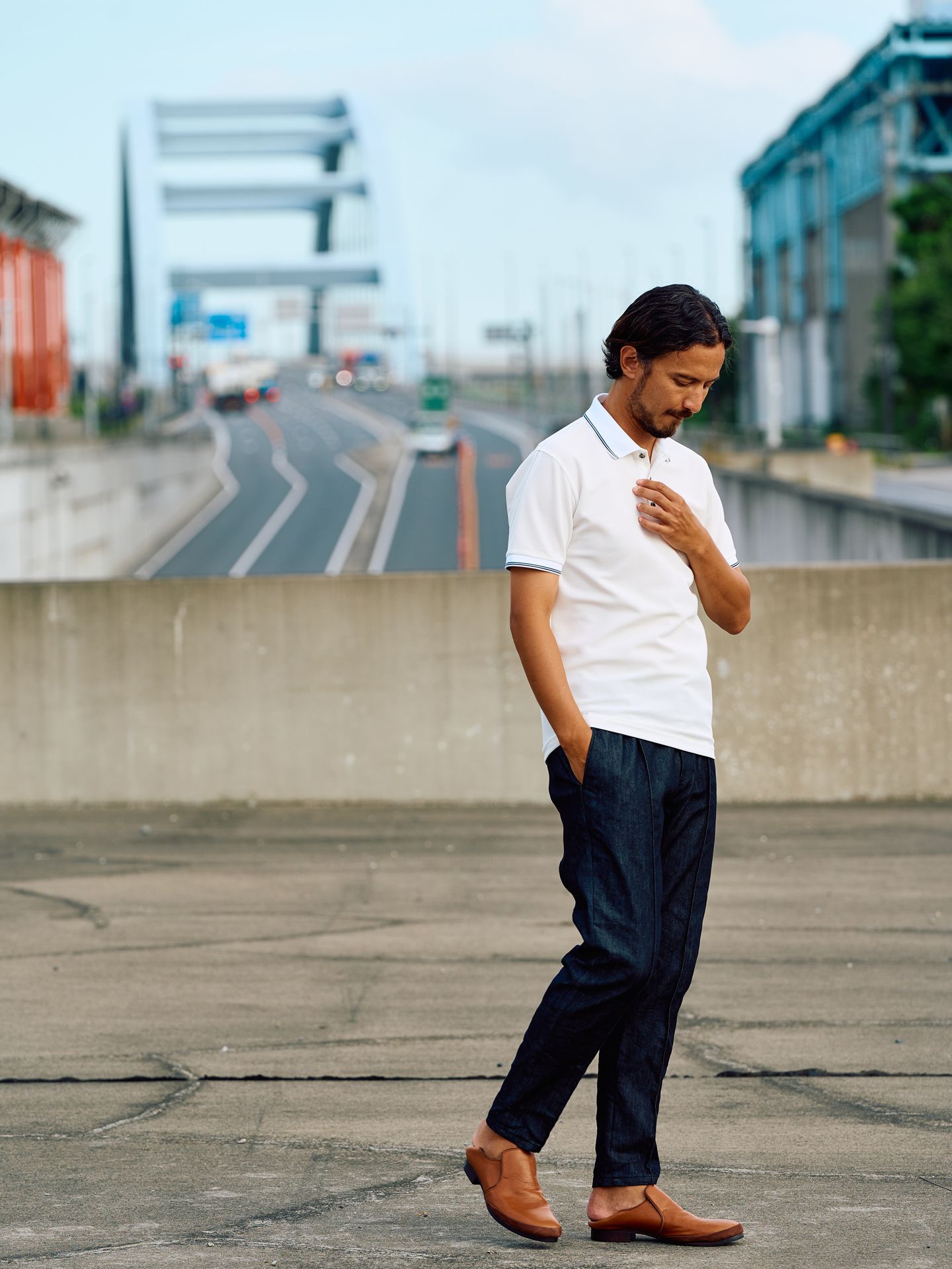 【予約品9月19日 10時締め】 denim pin-tuck slacks  / 2タックスラックス / インディゴ