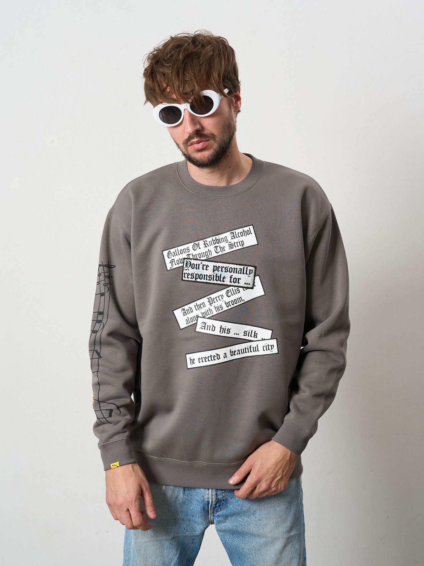 【予約品 5月8日(木) AM10時 締切】 TC裏毛起毛 リリック リボン シークインMUSICプリント スウェットシャツ / チャコールグレー