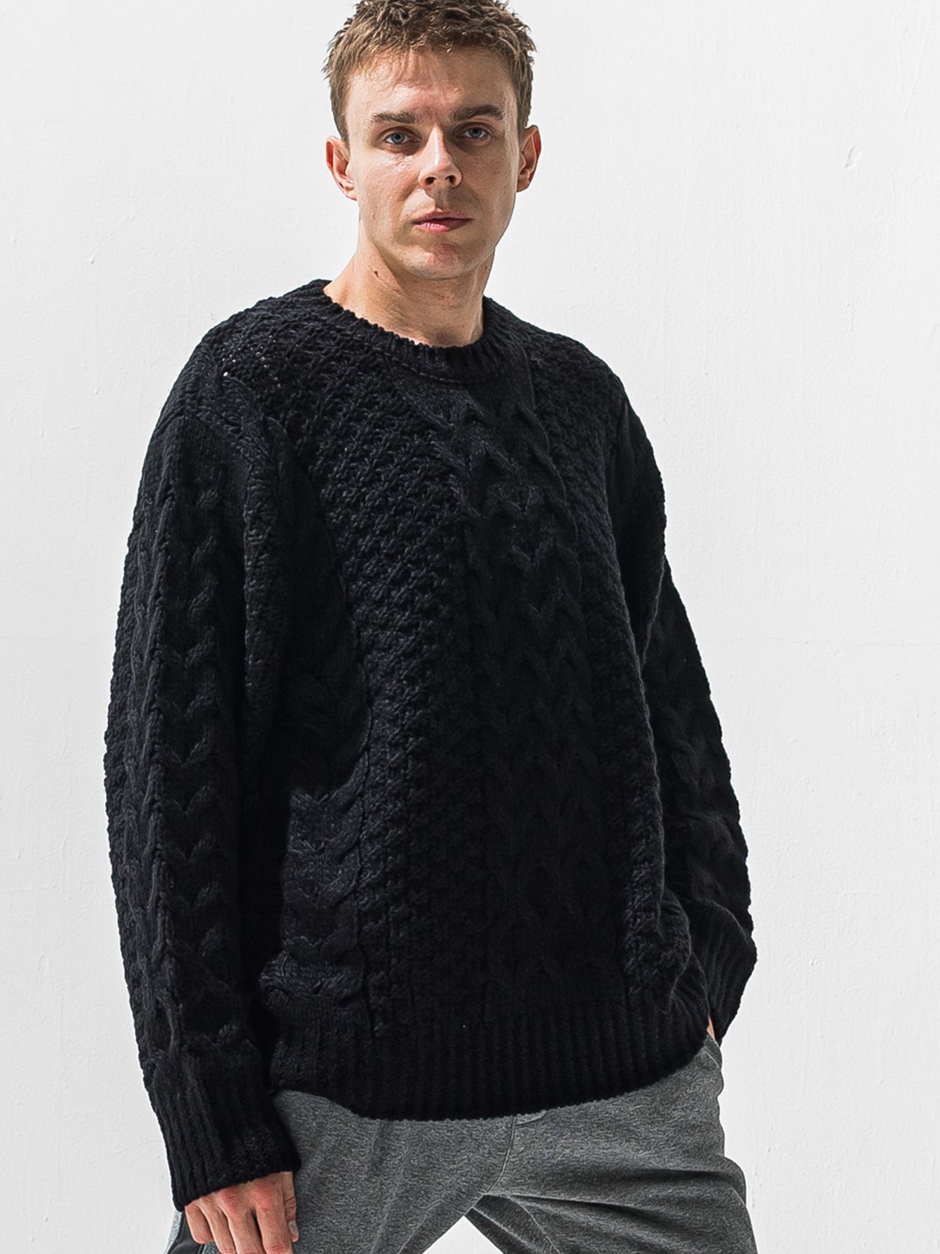 【予約品 9月6日(日) 締切】CABLE LAW SWEATER / ケーブル編みローゲージセーター / ブラック