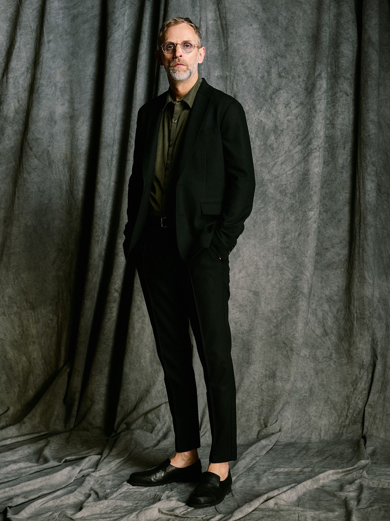 【予約品 4月19日(日) 18時締切】comfort pin-tuck slim slacks / コンフォート ピンタック スリムスラックス / ブラック