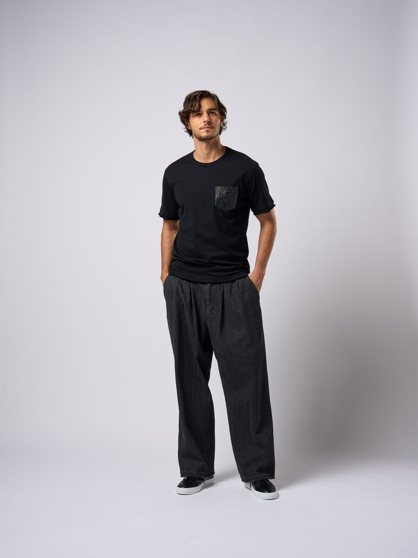【予約品9月19日 10時締め】 crash leather pocket Tee  / Tシャツ / ブラック
