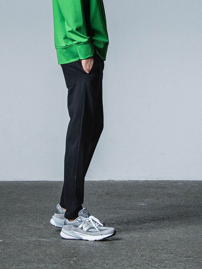 ERIC EASY PANTS セミルーズフィット パンツブラック