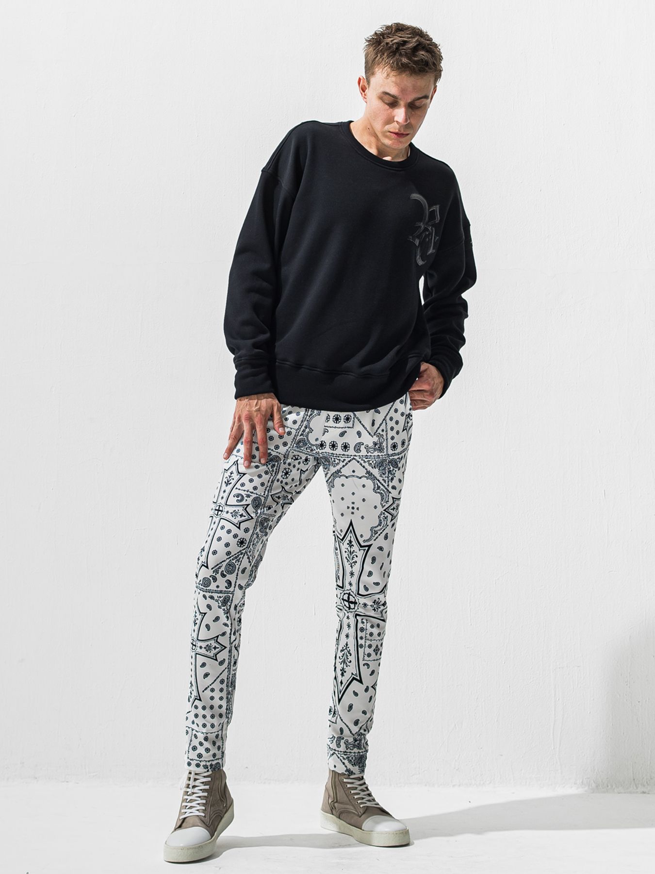 【予約品 9月6日(日) 締切】RC VELOURS FLEECE DROP TRAINER / RCレザーワッペン 裏起毛 ルーズトレーナー / ブラック