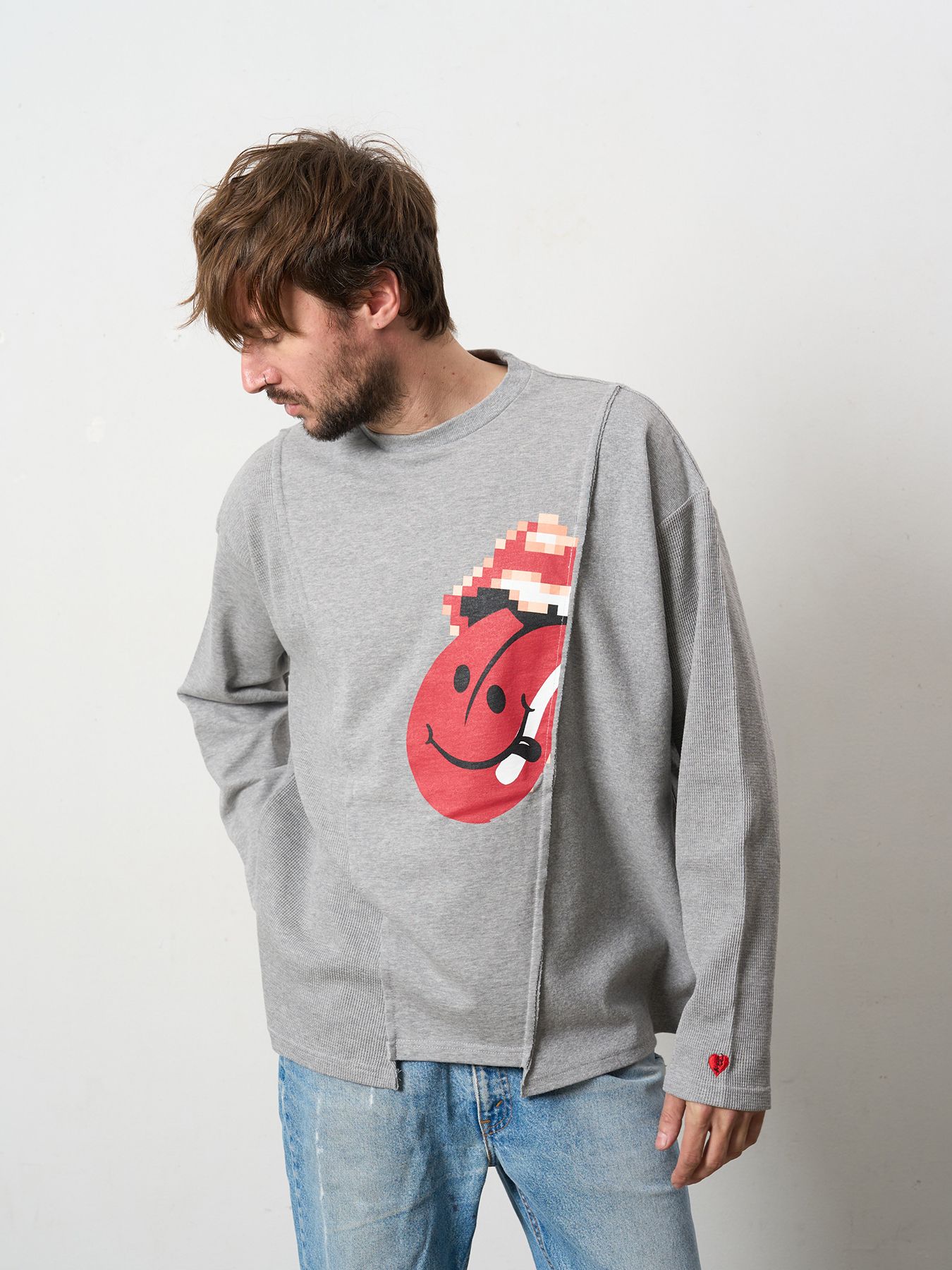 【予約品 5月8日(木) AM10時 締切】 3MIXレイヤードカットオフ モザイクプリント LS ワイドシルエットTシャツ / M.グレー