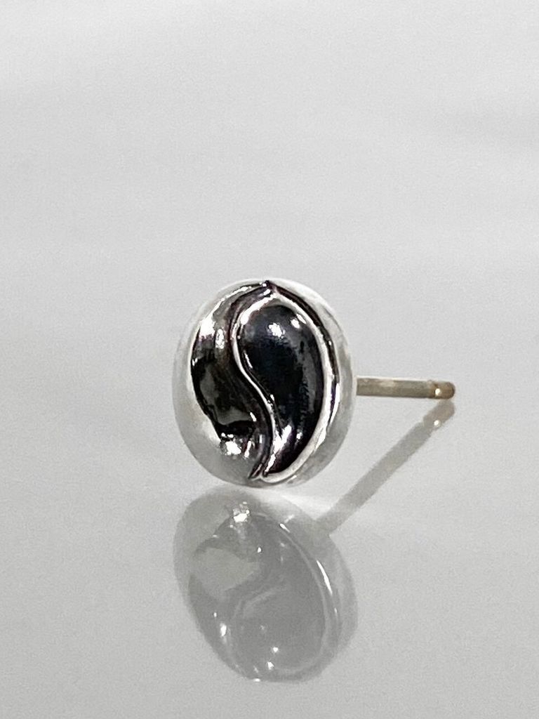 《受注生産》 YIN YANG STUD ピアス / 注文から2～3週間後入荷予定