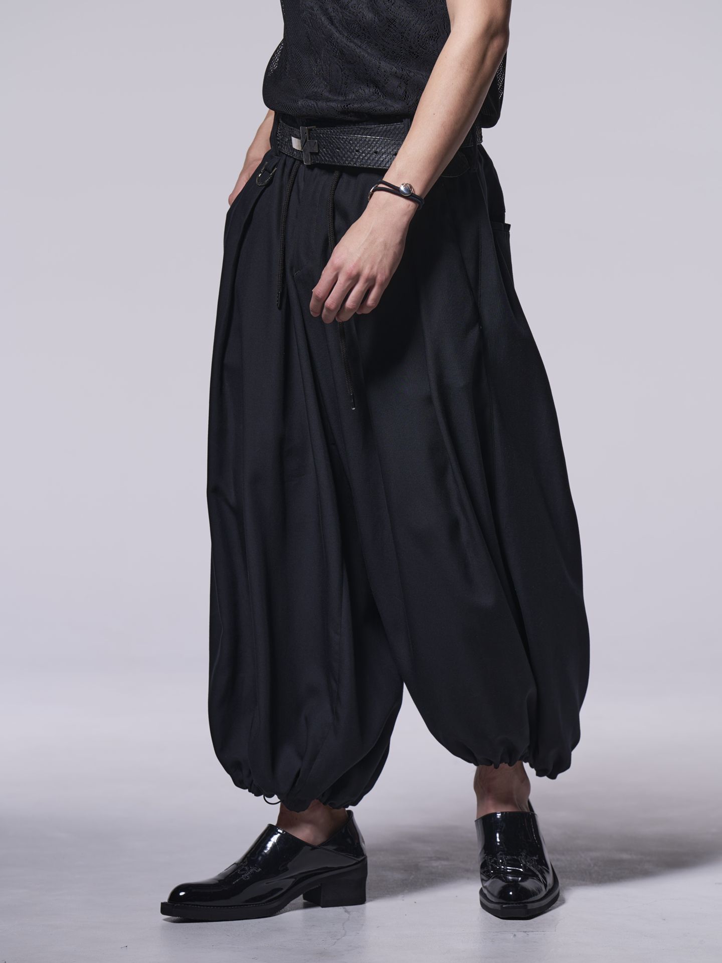 《予約品》 SharringWideTuckSlacks / ワイドタックスラックス / ブラック