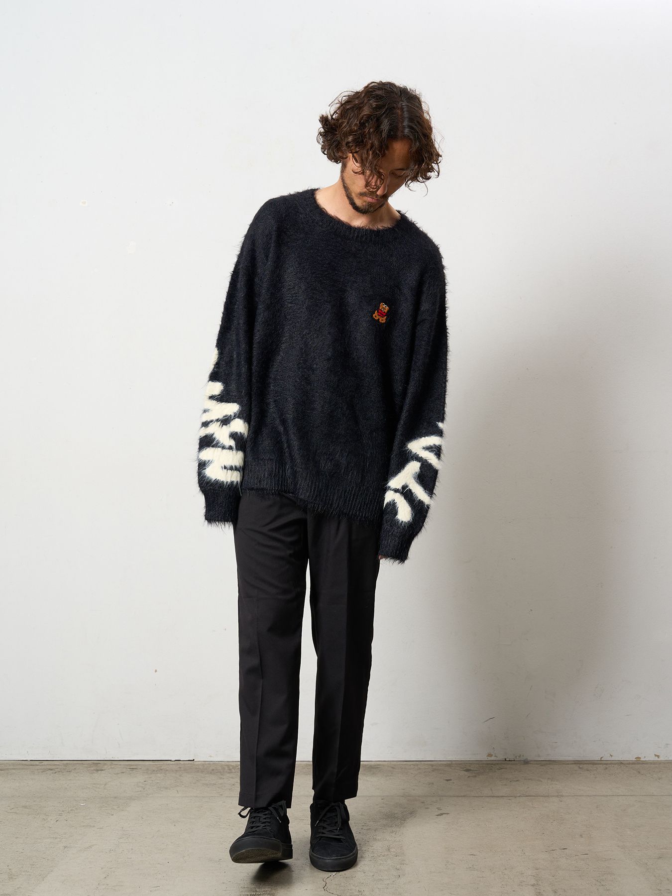 【予約品 5月8日(木) AM10時 締切】 ナイロンフェザーヤーン ビックロゴクロスインターシャシャギープルオーバー / ブラック