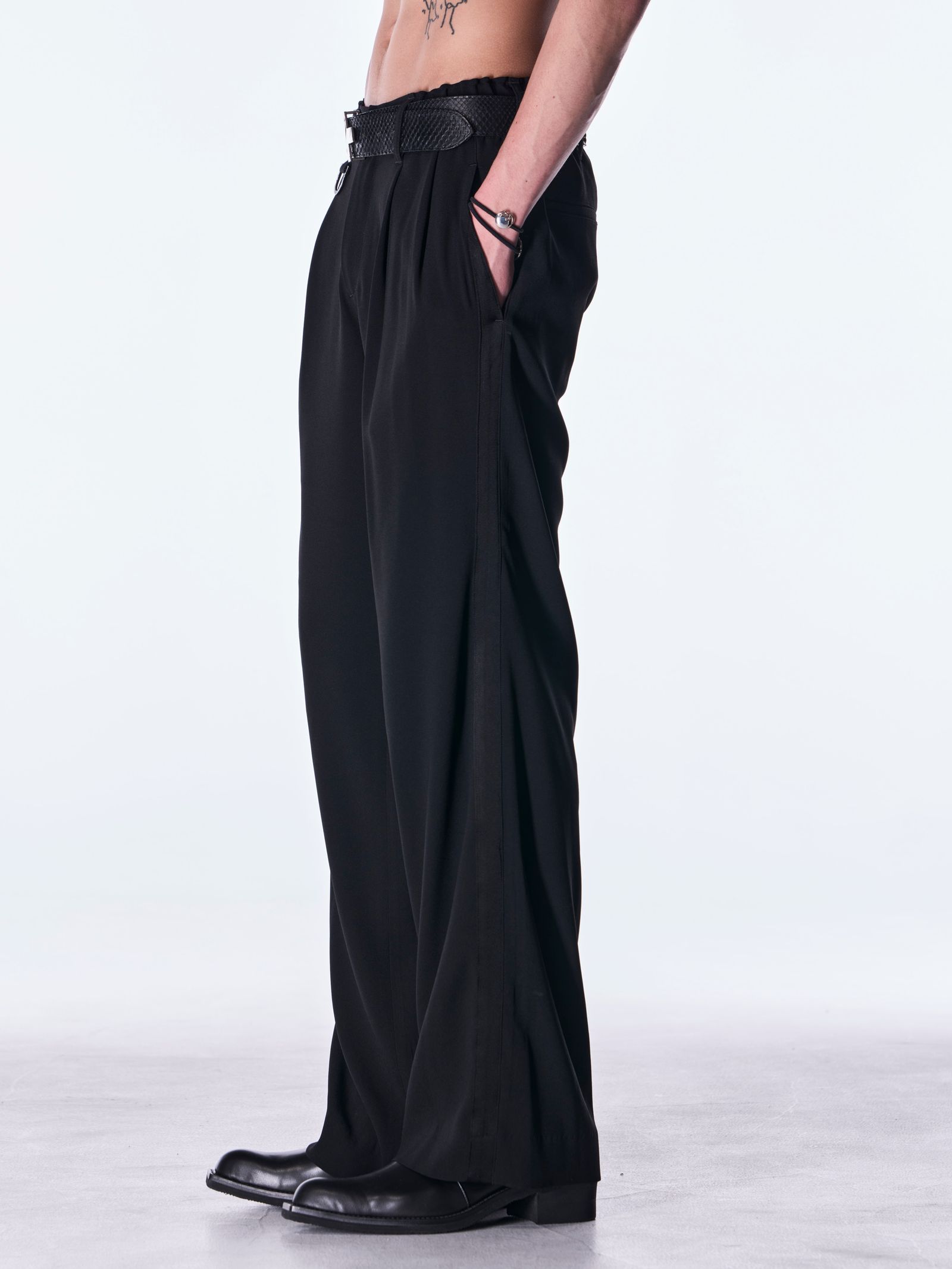 【予約品 6月29日(月) 締切】Back Satin Wide Slacks / ワイドスラックス / ブラック