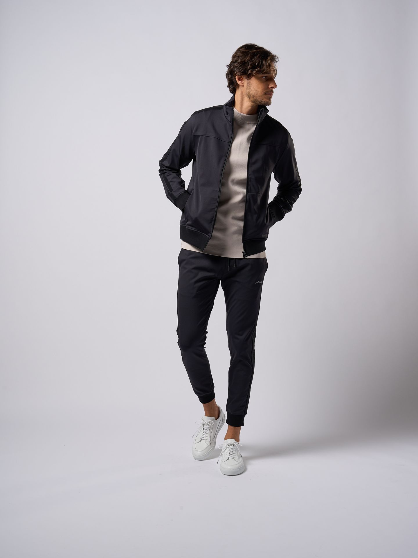 【予約品9月19日 10時締め】 line track pants  / トラックパンツ / ブラック