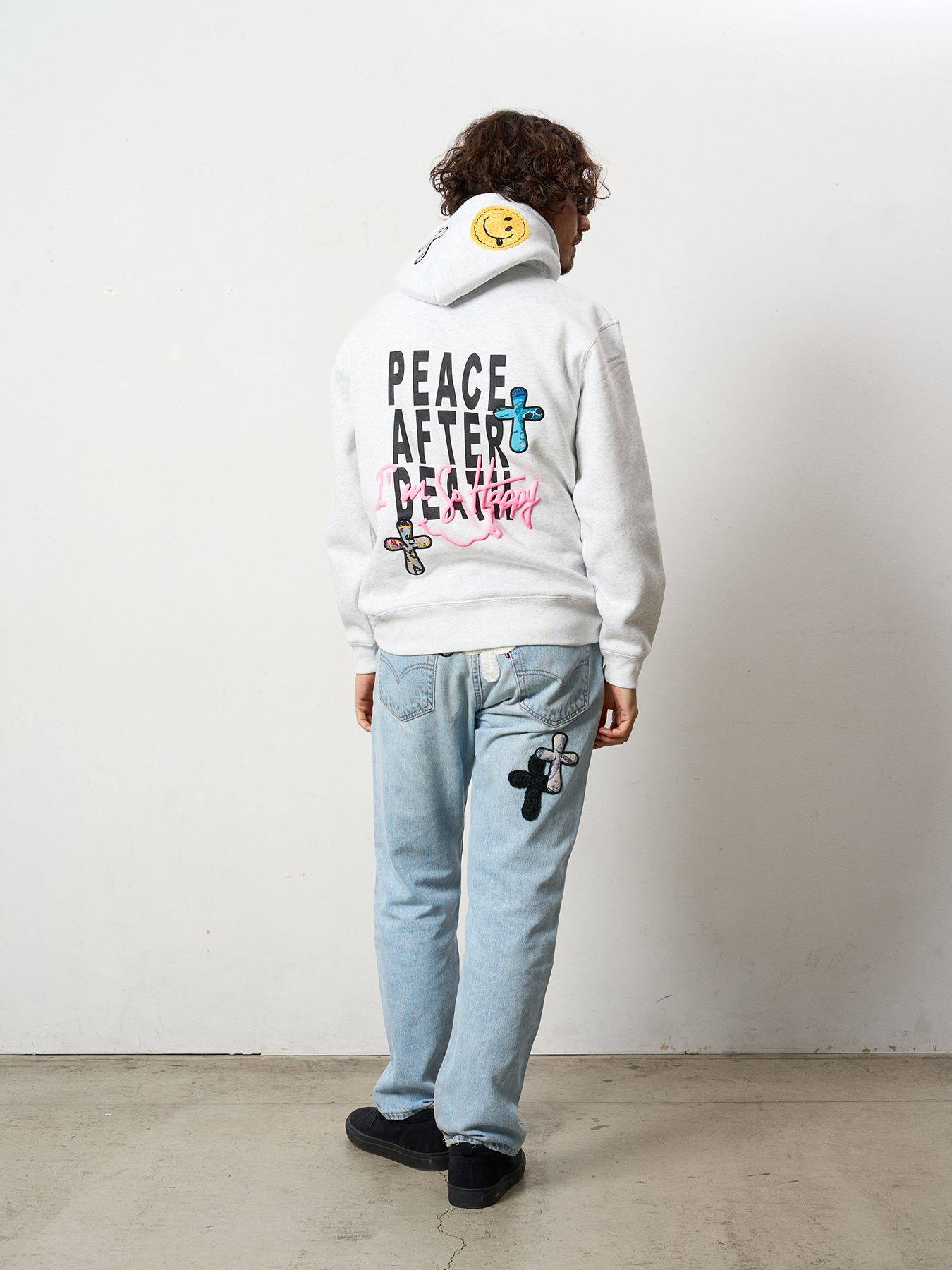 【予約品 5月8日(木) AM10時 締切】 TC裏毛起毛 PEACE AFTER DEATH&マルチパッチワーク プルパーカー / アッシュ