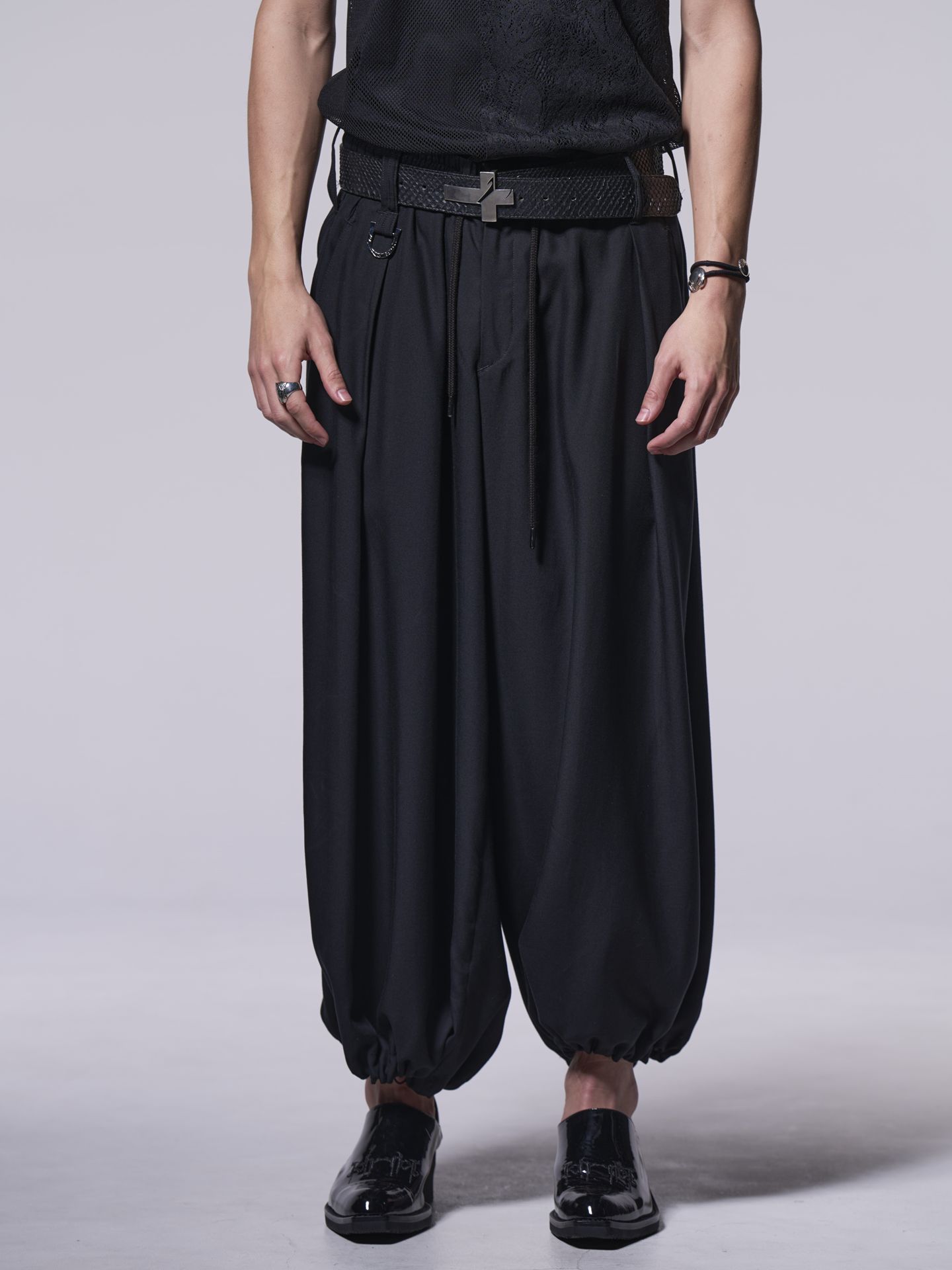 《予約品》 SharringWideTuckSlacks / ワイドタックスラックス / ブラック