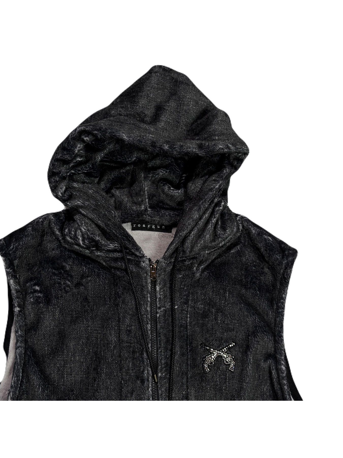 【予約品 3月9日(月) 18:00 締切】FLEECE DENIM VEST A / クリスタルクロスガン デニムプリント フリース ベスト / ブラック