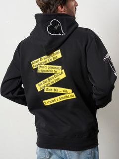 【予約品 5月8日(木) AM10時 締切】 TC裏毛起毛 リリックリボン&MUSICプリントハートサガラパッチワーク プルオーバー パーカー / ブラック