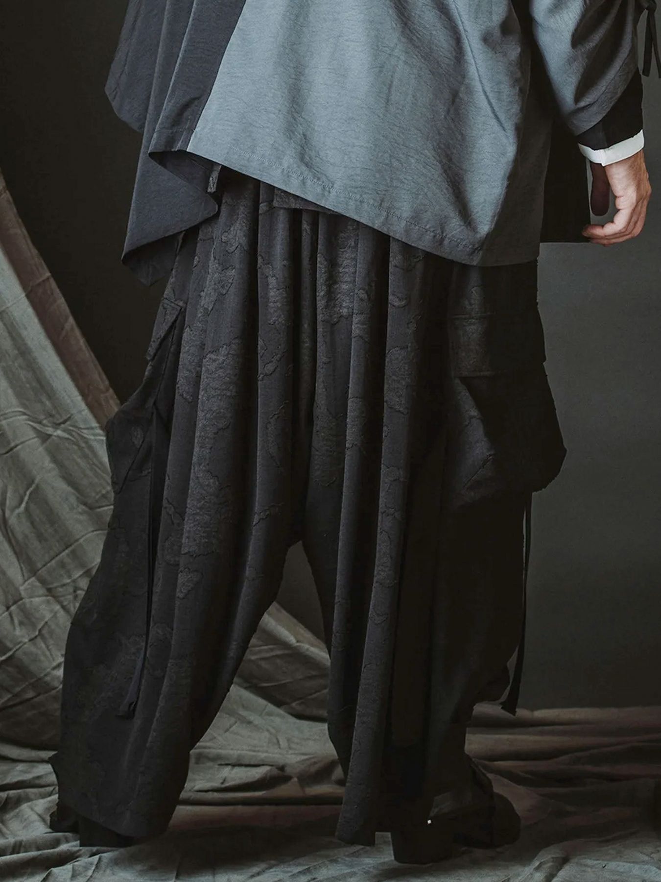 フラッタリングカーゴトラウザーズ / フラワー【NO ID.】