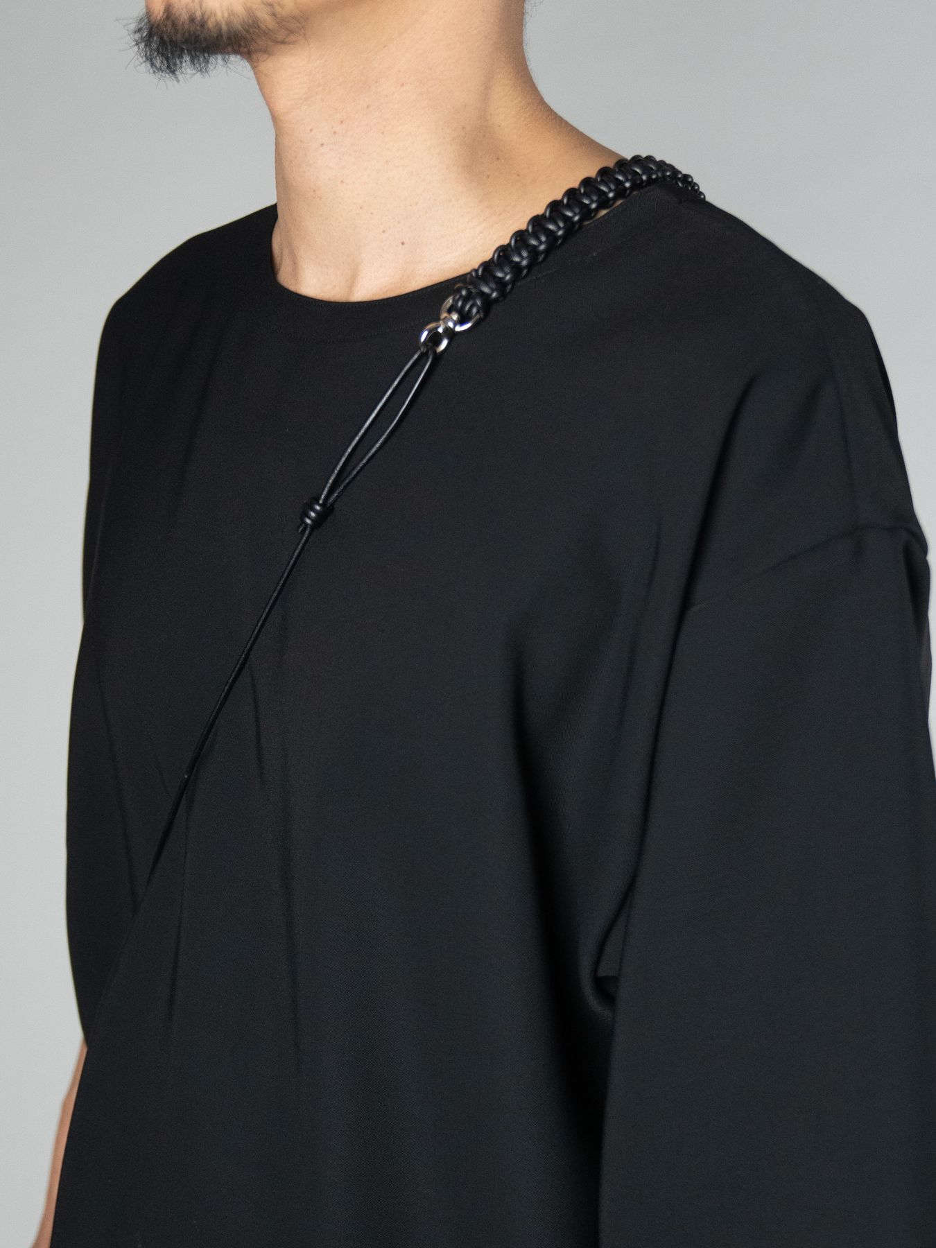 《予約品》 LEATHER BRAID MULTI STRAP / ネックストラップ / ブラック 【Iroquois.SENTI】