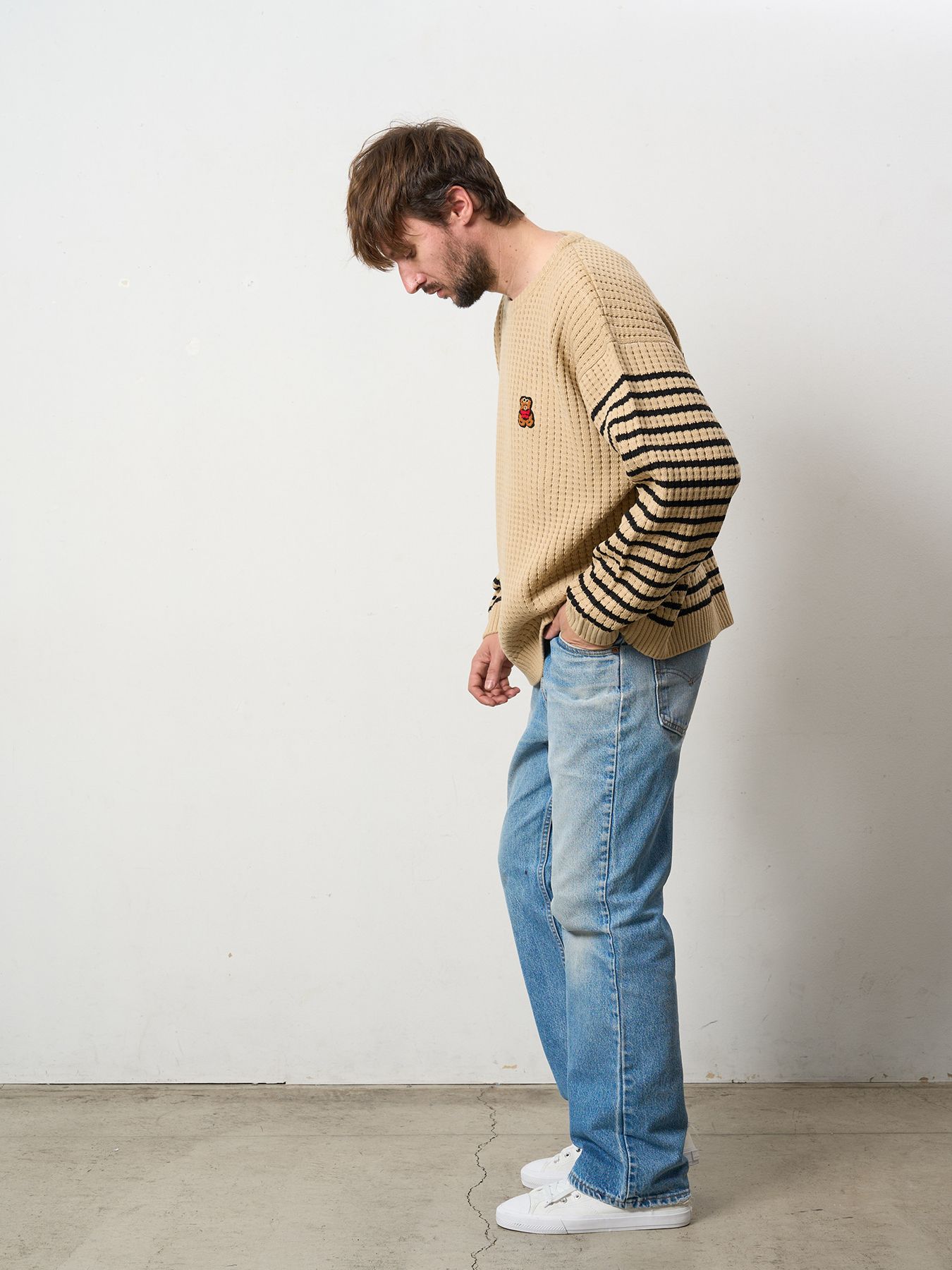 【予約品 5月8日(木) AM10時 締切】 アクリルバルキービックワッフルボーダーカートベアワッペン ワイドシルエットプルオーバー / ベージュ