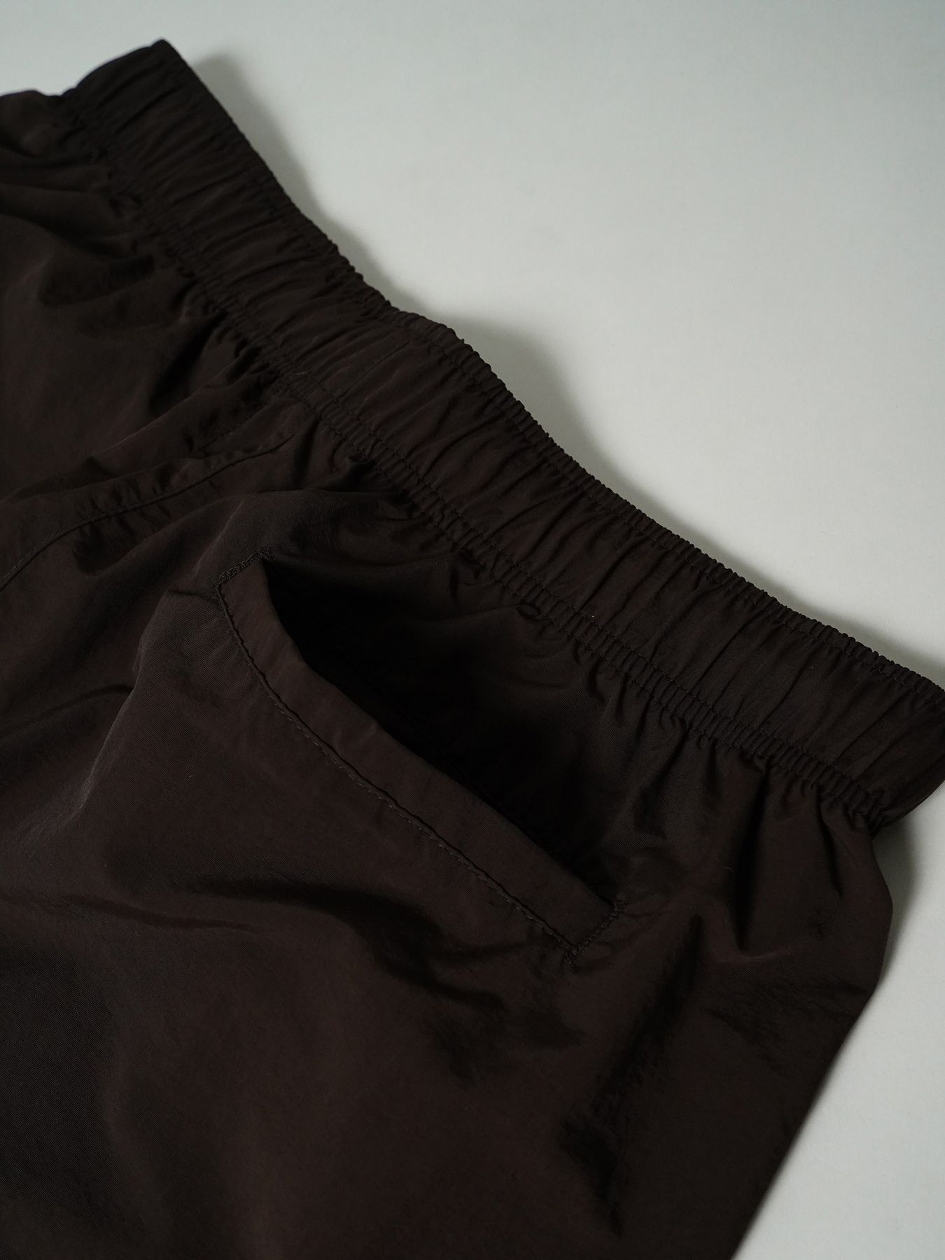 【予約品 7月5日(日) 締切】DAYGLYDE TRACKPANTS / ナイロンパンツ / ダークブラウン