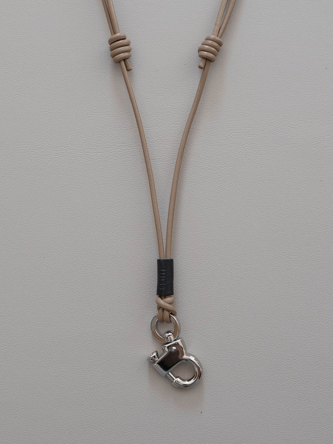 《予約品》 PULL UP LEATHER STRAP / ネックストラップ / キャメル 【Iroquois.SENTI】