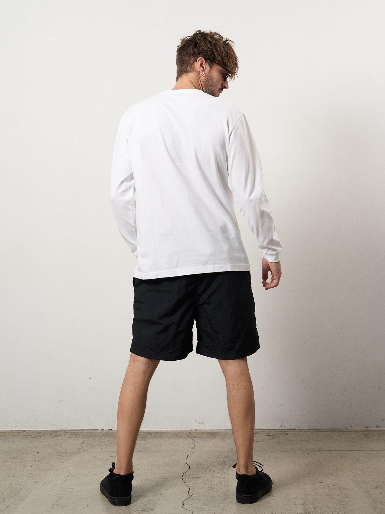 【予約品 10月16日(木) 締切】5.6ozコットン天竺 カートベアシークイン LSシャツ / ホワイト