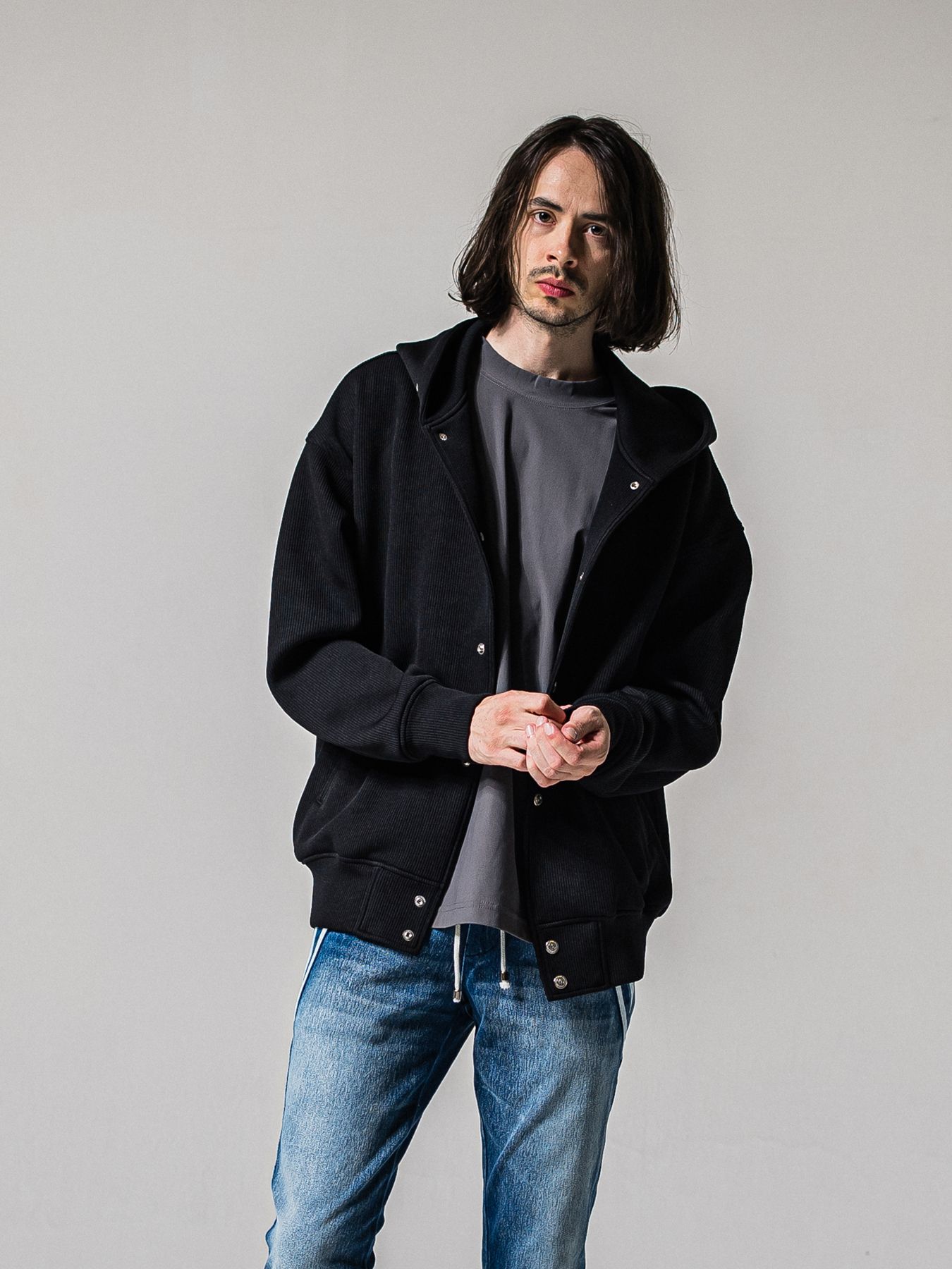 【予約品 11月16日(日) 締切】AZE VARSITY HOODIE / 畔編みニット フード付きスタジャン / ブラック