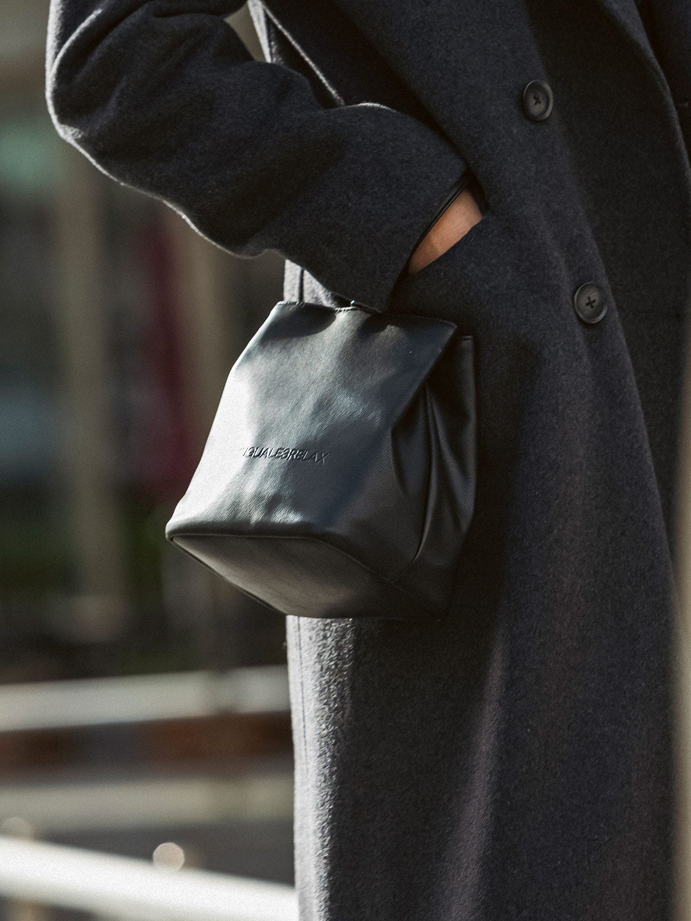 PU LEATHER MINIMALIST KINCHAKU / シンセティックレザーミニバック / ブラック