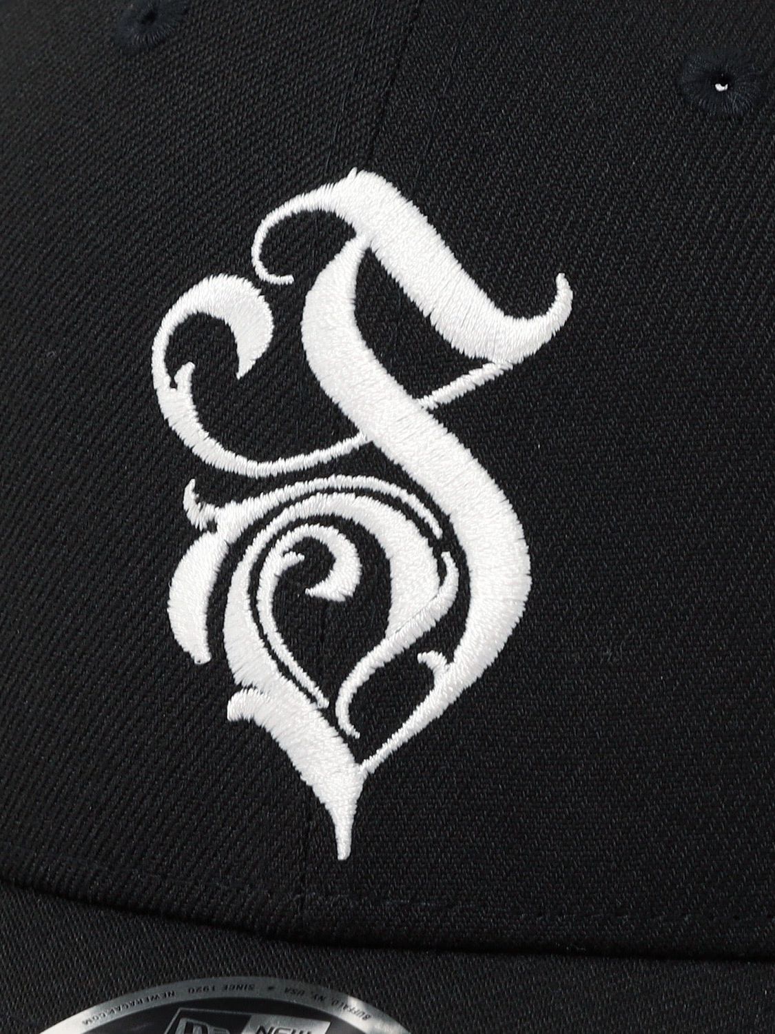 SWITCHBLADE × NEW ERA® ORNATE S BASEBALL CAP / BLACK 1501971-BLACK-FREE