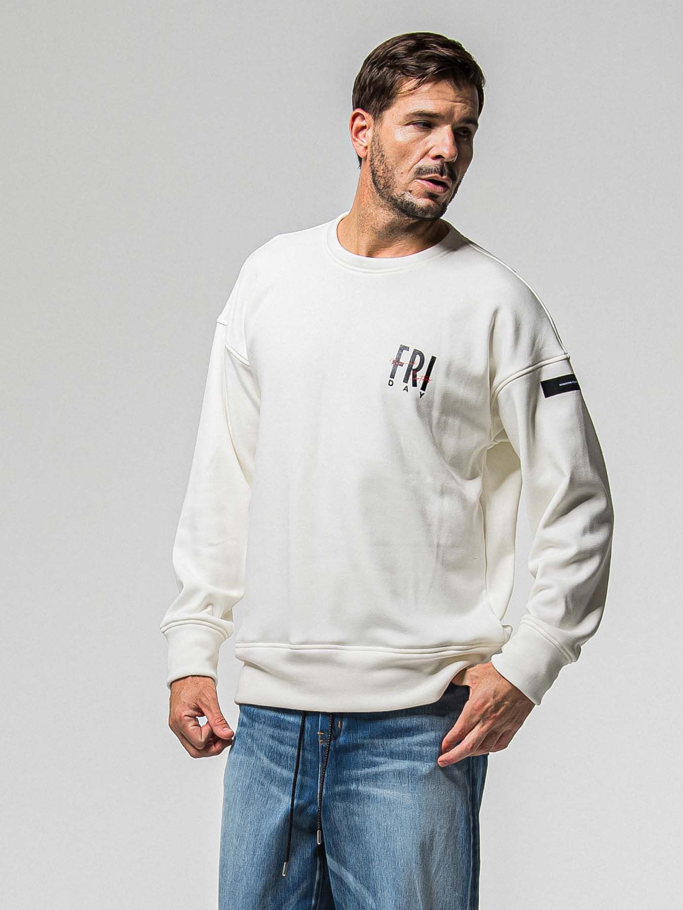 【予約品 8月31日(日) 締切】FRIDAY STANDARD LOGO VEROURS FLEECE TRAINER / FRIDAYコラボ スタンダードロゴ ベロアフリース トレーナー / ホワイト