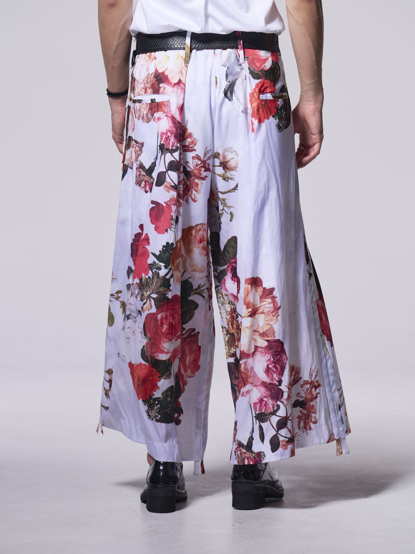 《予約品》 SharringWideTuckSlacks / ワイドタックスラックス / ホワイト・フローラ柄