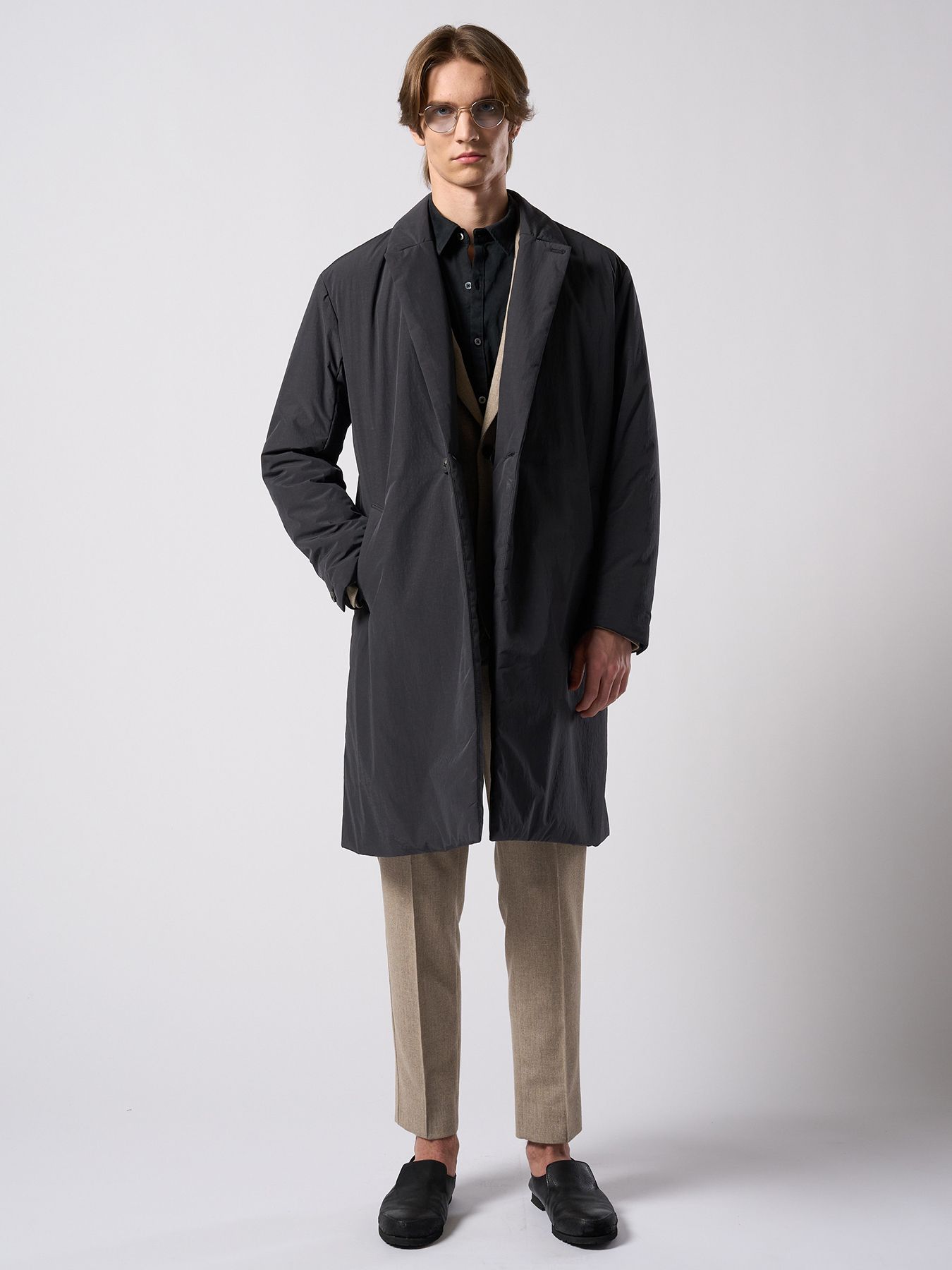 【予約品 4月19日(日) 18時締切】comfort pin-tuck slim slacks / コンフォート ピンタック スリムスラックス / ネイビー