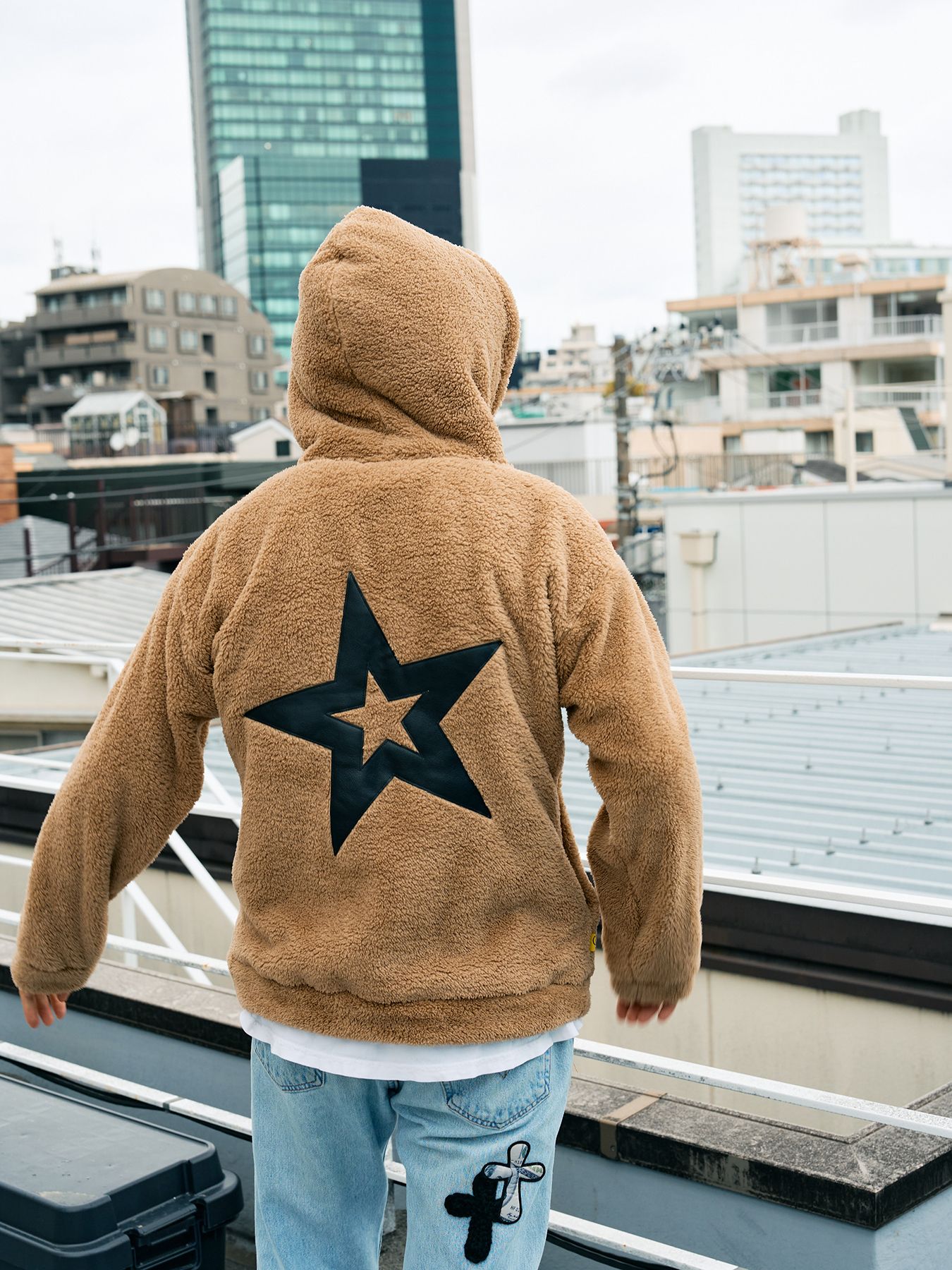【予約品 5月8日(木) AM10時 締切】 コーラルフリースボア マルチパッチワークプルパーカー / キャメル