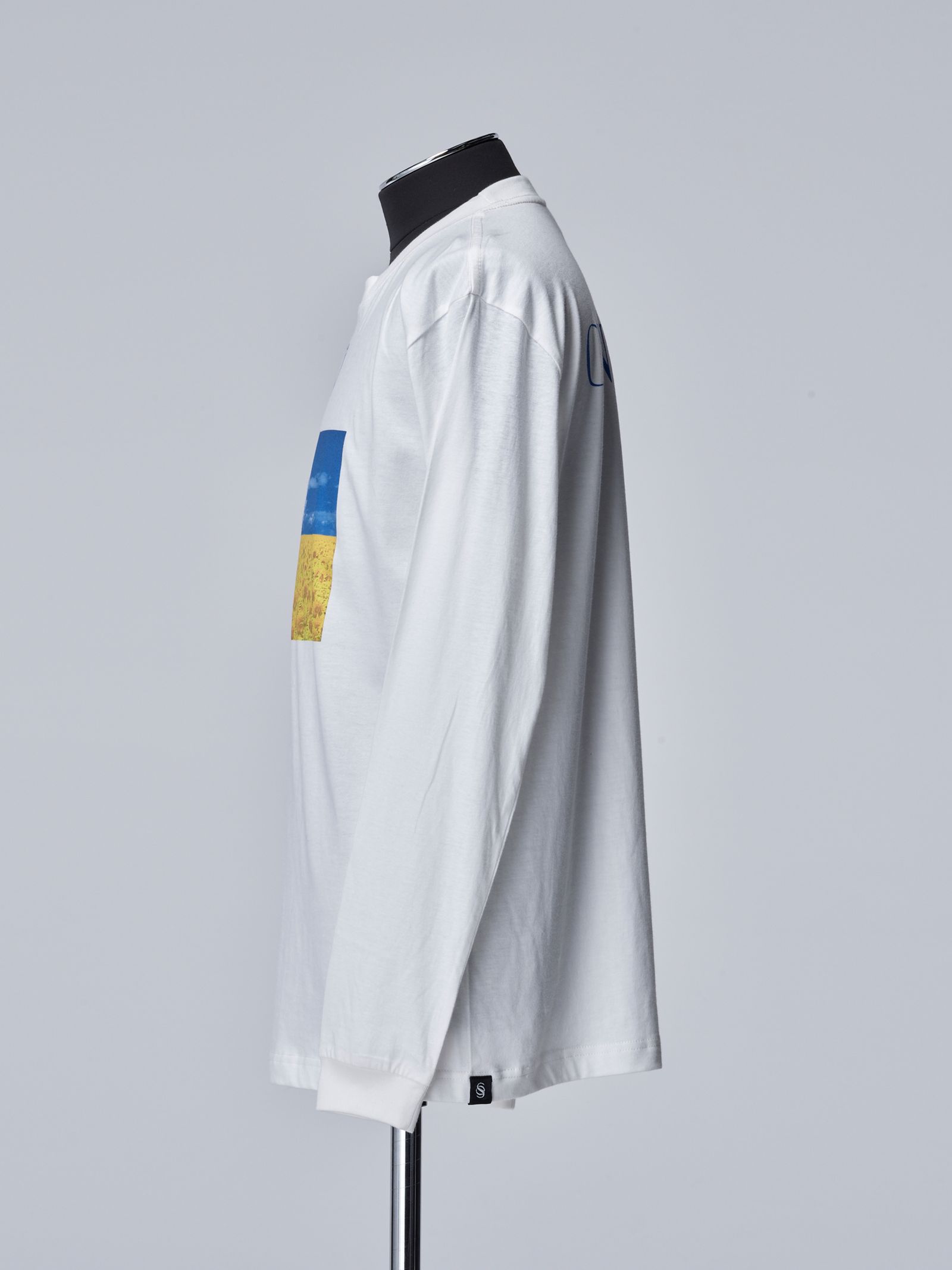 《予約品》 UKRAINE-CharityLongSleevesT-Shirt / 長袖Tシャツ  / ホワイト 【THE ONENESS】 4月中入荷予定