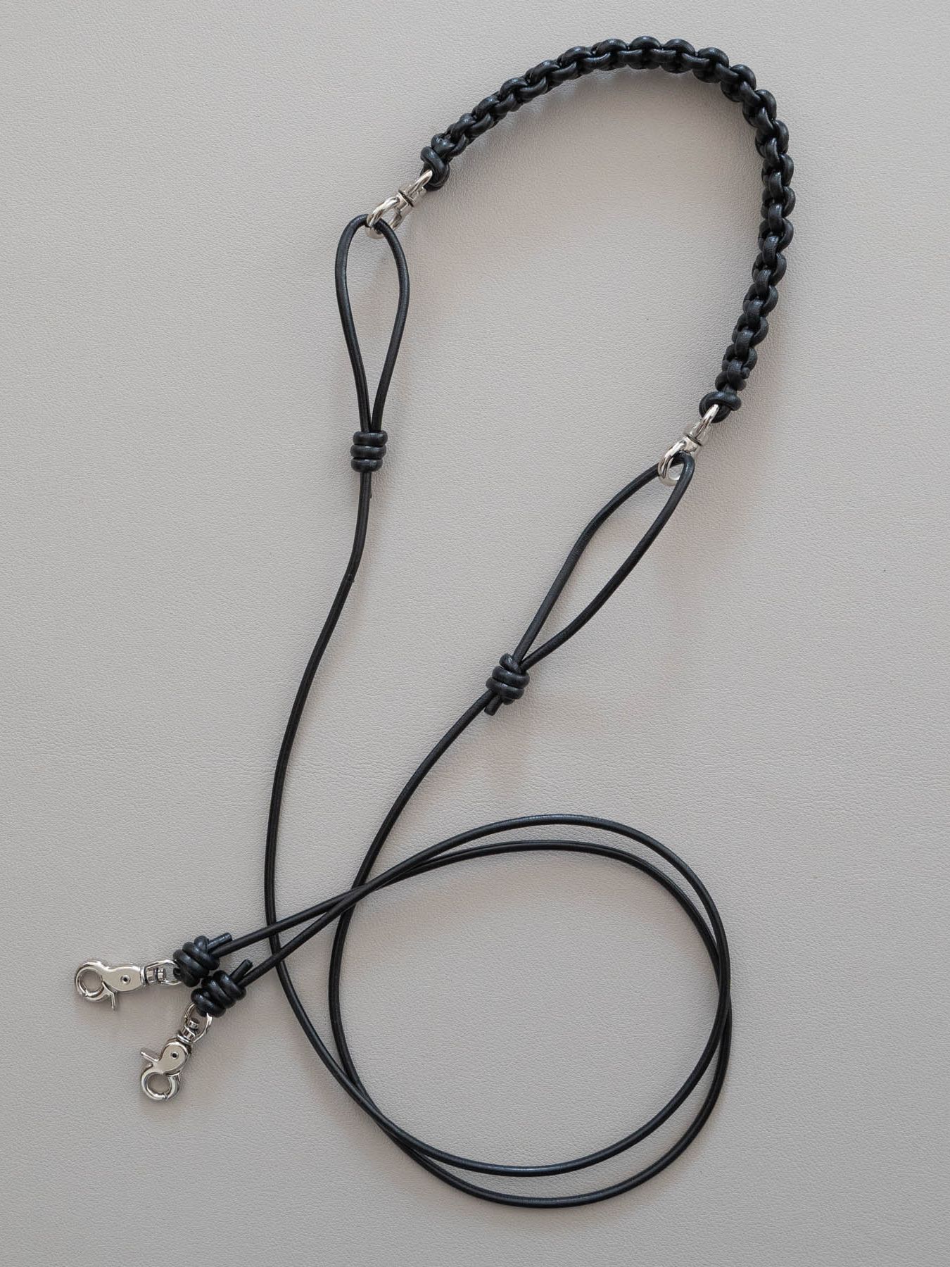 《予約品》 LEATHER BRAID MULTI STRAP / ネックストラップ / ブラック 【Iroquois.SENTI】