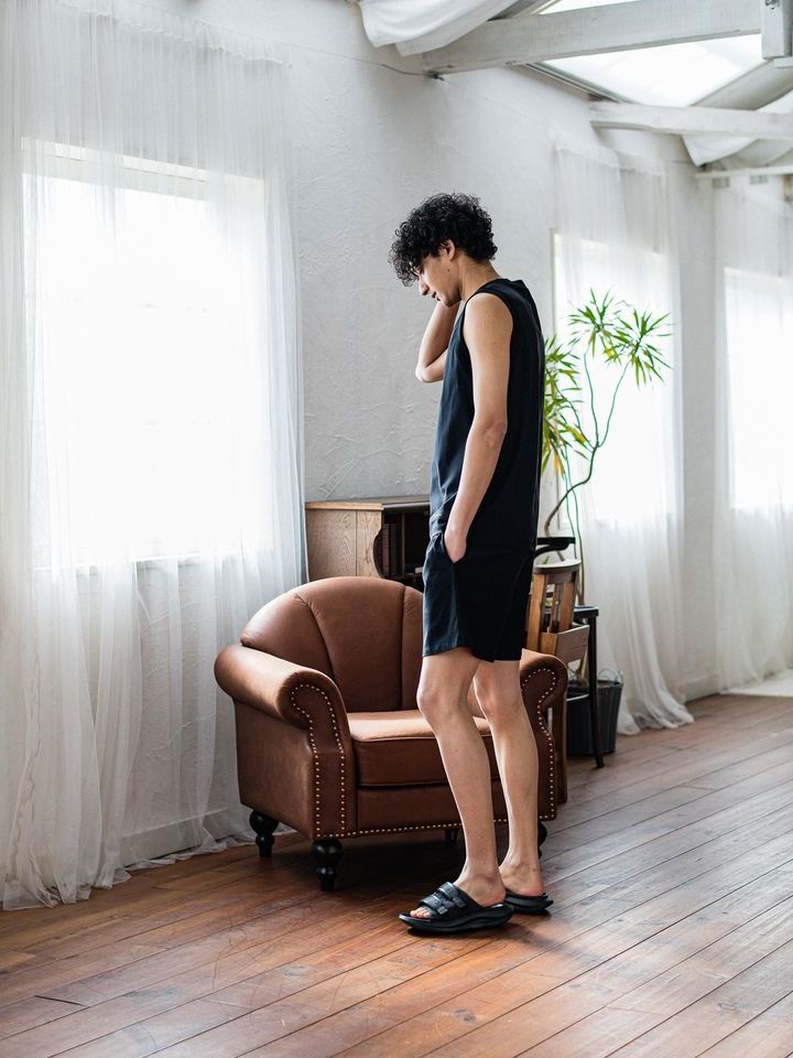 《予約品3月3日18：00締め》 HOME  NYLON NO SLEEVE / ノースリーブ / ブラック