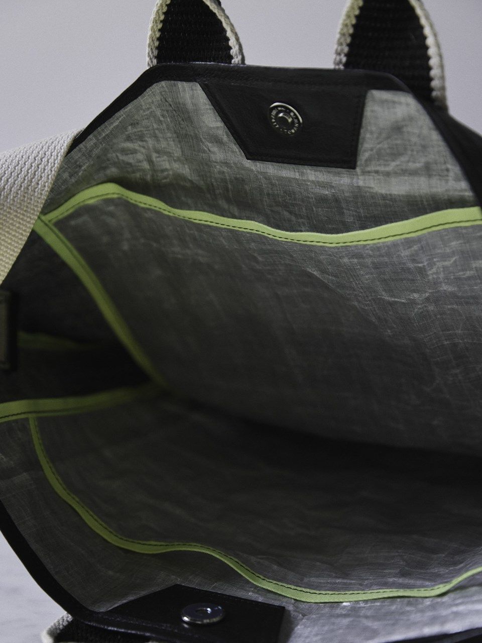 《予約品》 Dyneema® Leather トートバッグ  / ブラック / 即納