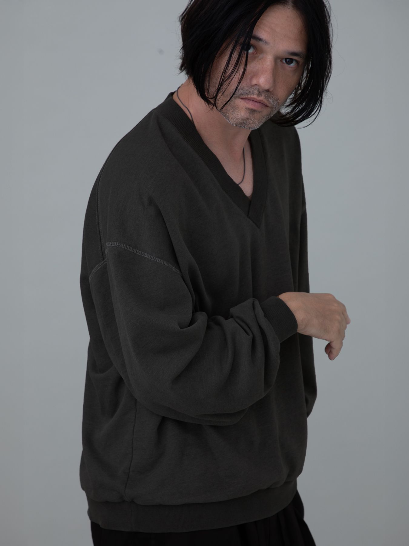 【予約品 10月26日(日) 締切】3DSWEAT / Vネックスウェット / D.CHARCOAL