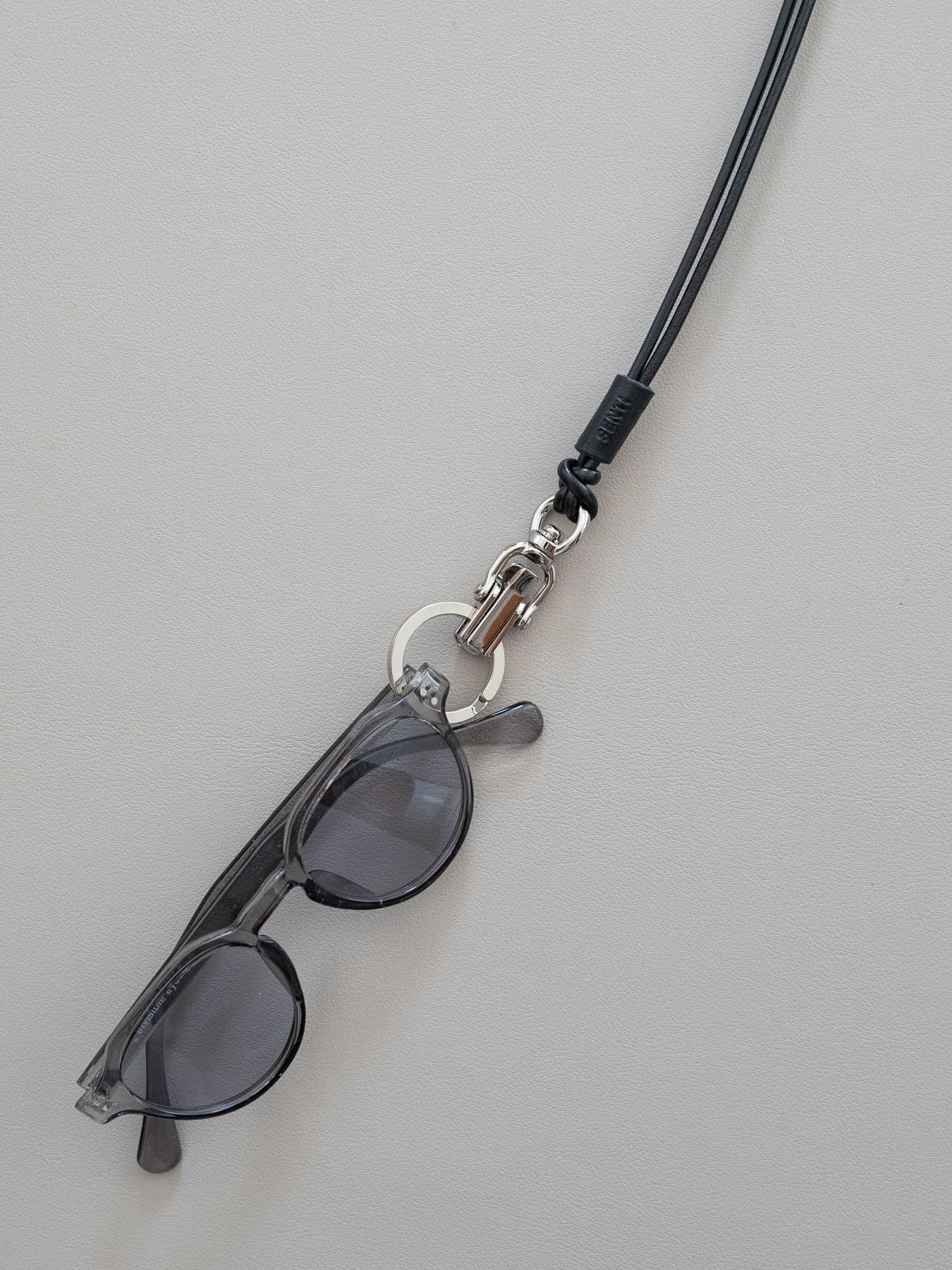 《予約品》 CLIP LEATHER STRAP / クリップ式ネックストラップ / ブラック 【Iroquois.SENTI】