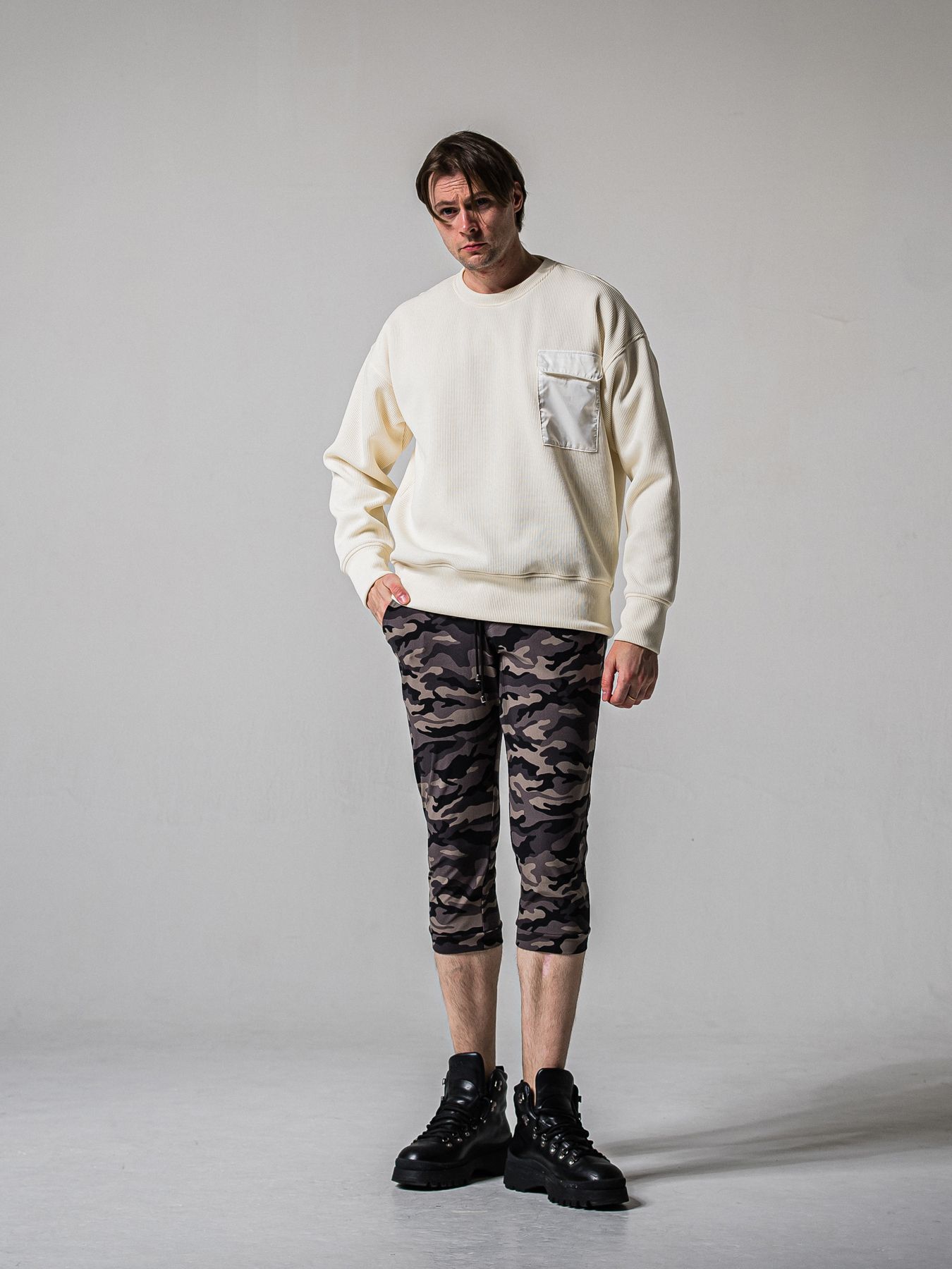 【予約品 11月16日(日) 締切】AZE MILITARY DROP TRAINER / 畔編みニット トレーナー / オフ