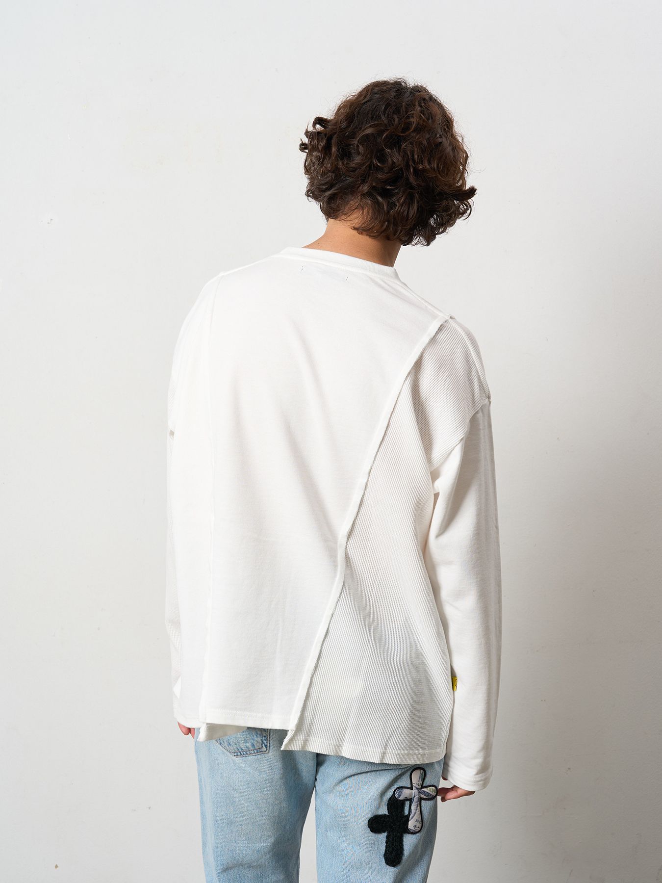 【予約品 5月8日(木) AM10時 締切】 3MIXレイヤードカットオフ モザイクプリント LS ワイドシルエットTシャツ / ホワイト