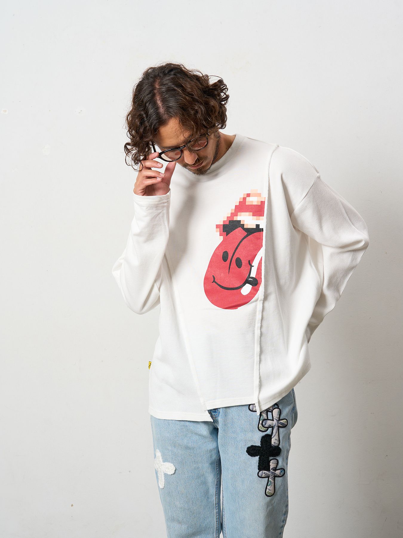 【予約品 5月8日(木) AM10時 締切】 3MIXレイヤードカットオフ モザイクプリント LS ワイドシルエットTシャツ / ホワイト