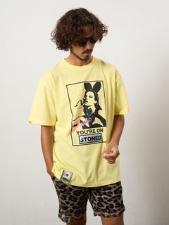 【予約品 10月16日(木) 締切】5.6ozコットン天竺 YOU'RE ON STONEDシークイン SSシャツ / イエロー