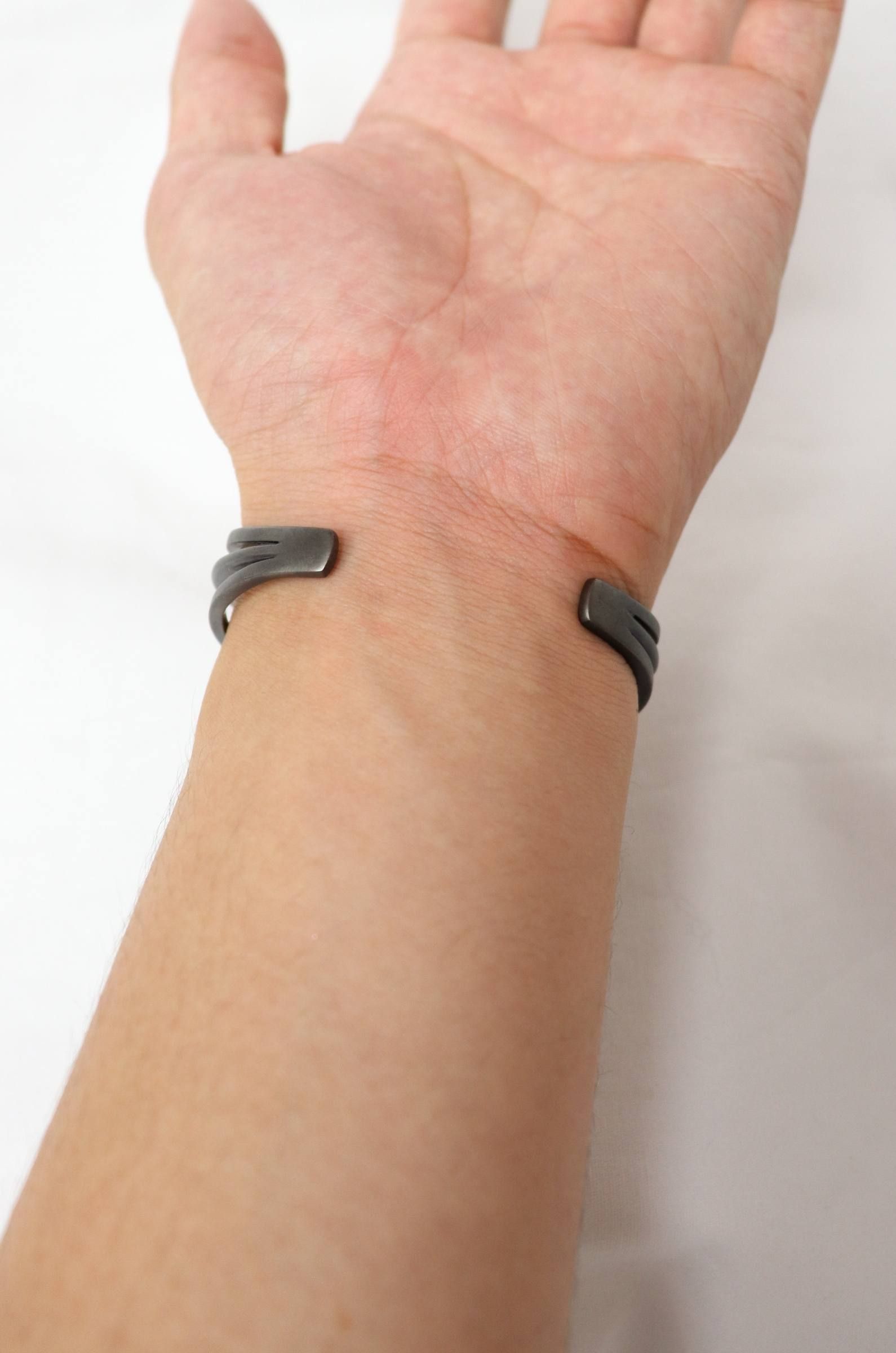 TRINITY BANGLE TWIST&SLASH/black matte