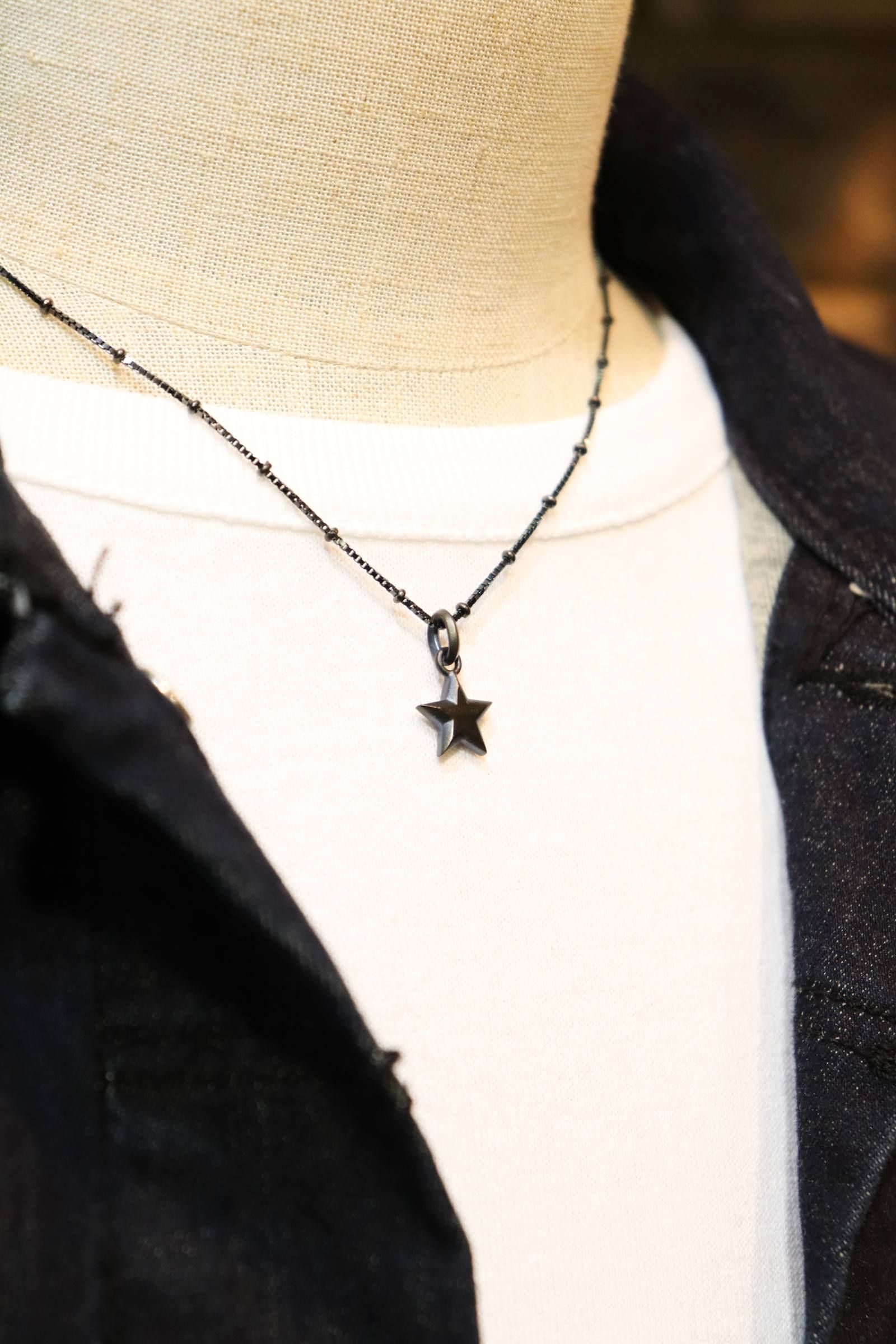STAR CHARM PENDANT/BLACK