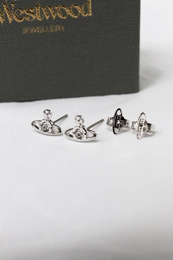 ピアス(両耳用)viviennewestwood ヴィヴィアンウエストウッド ピアス