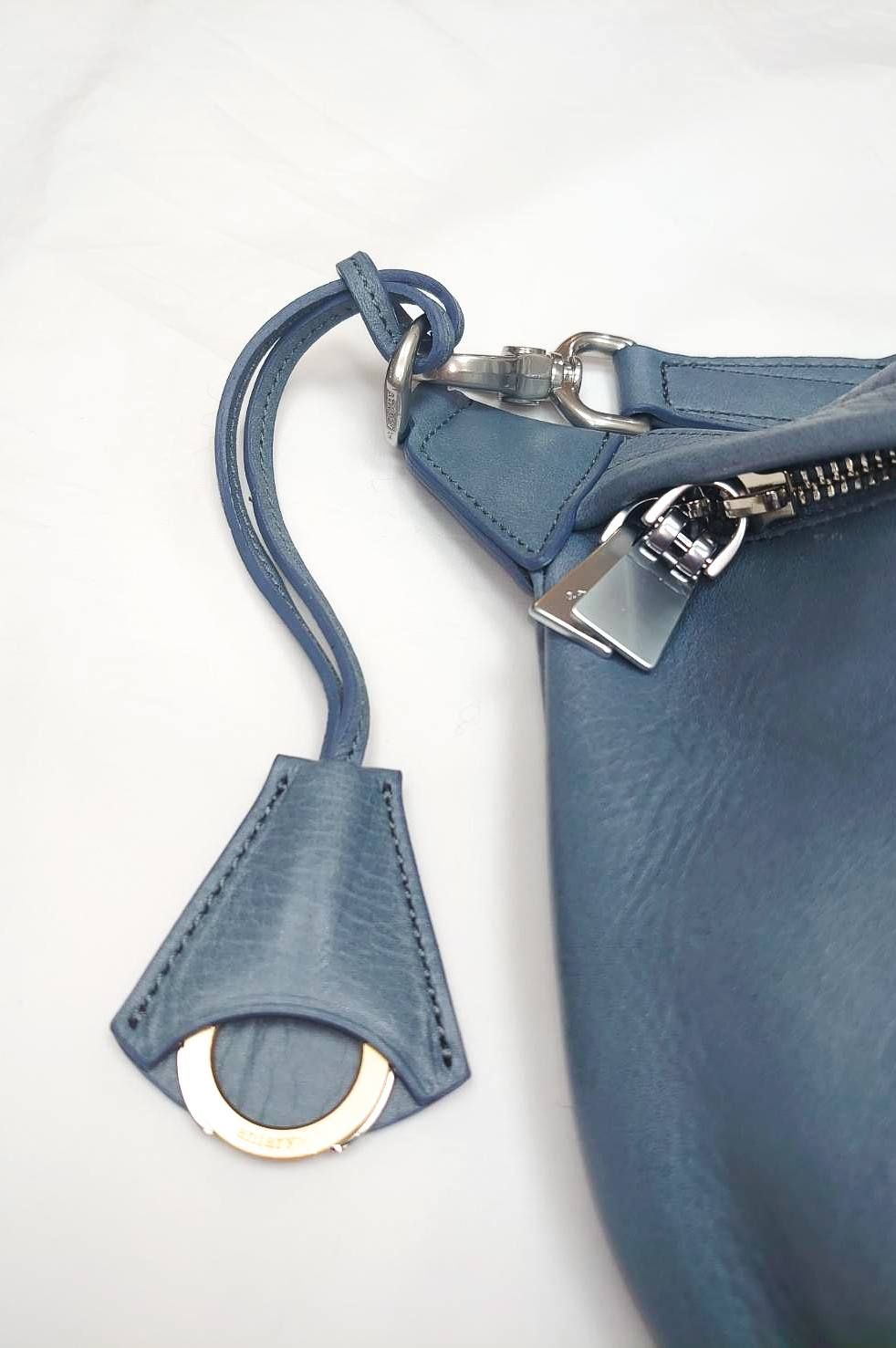 ボディバッグ  Antique Leather  Pale Blue【aniary】