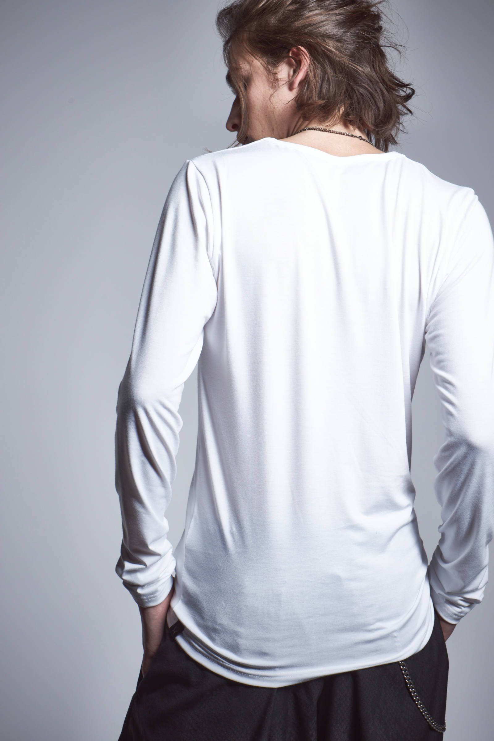【6月入荷予定】 V Neck T-Shirts ホワイト 【kiryuyrik】予約