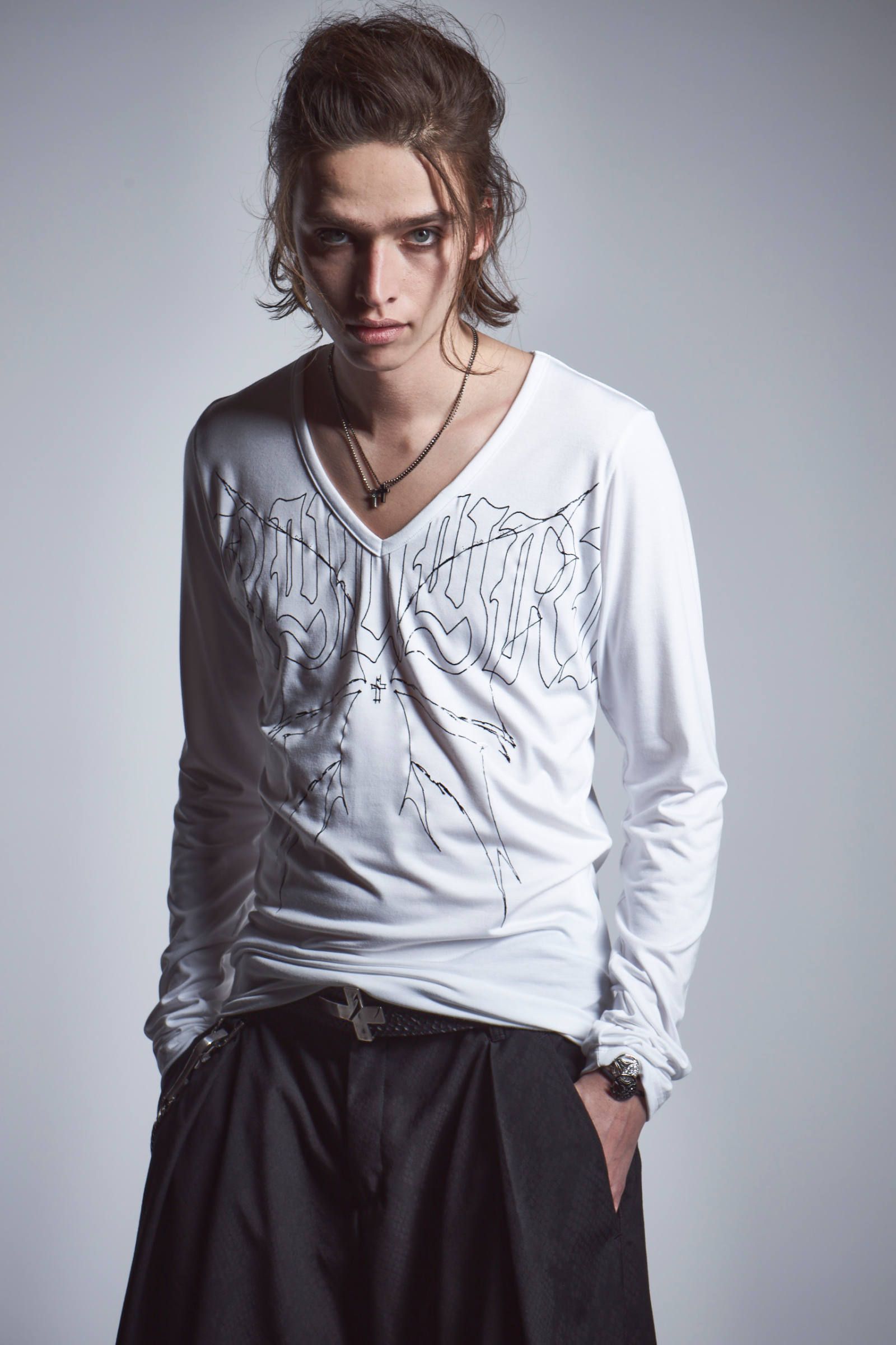 【6月入荷予定】 V Neck T-Shirts ホワイト 【kiryuyrik】予約