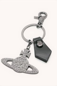 ELIZABETH HAMMERED ORB オーブキーホルダー【Vivienne Westwood】ブラック×ガンメタル