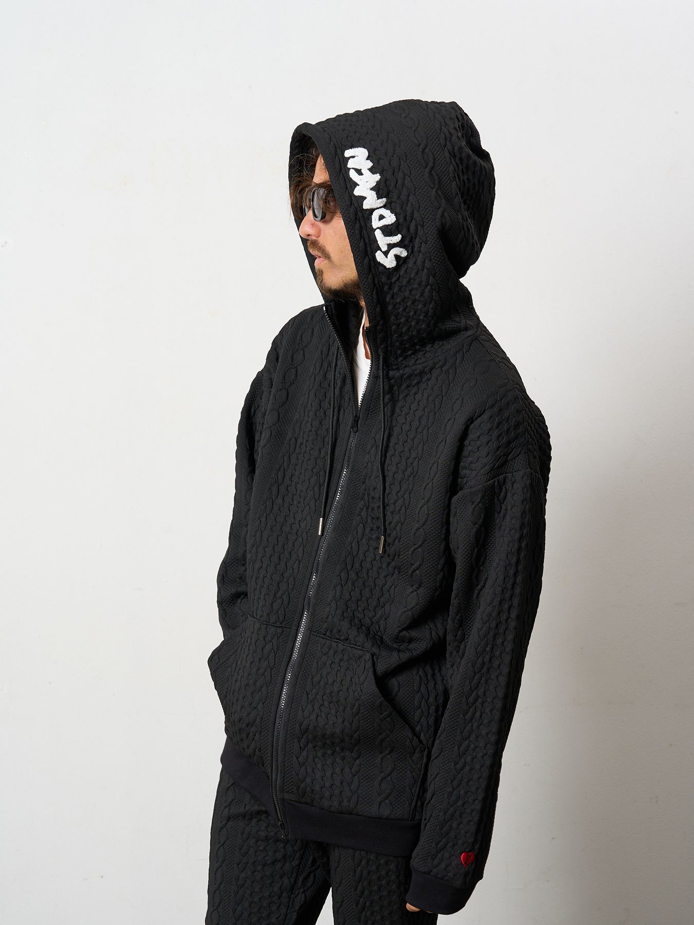 【予約品 5月8日(木) AM10時 締切】  ケーブルジャガードダブルフェイス サガラ刺繍ジップパーカー / ブラック