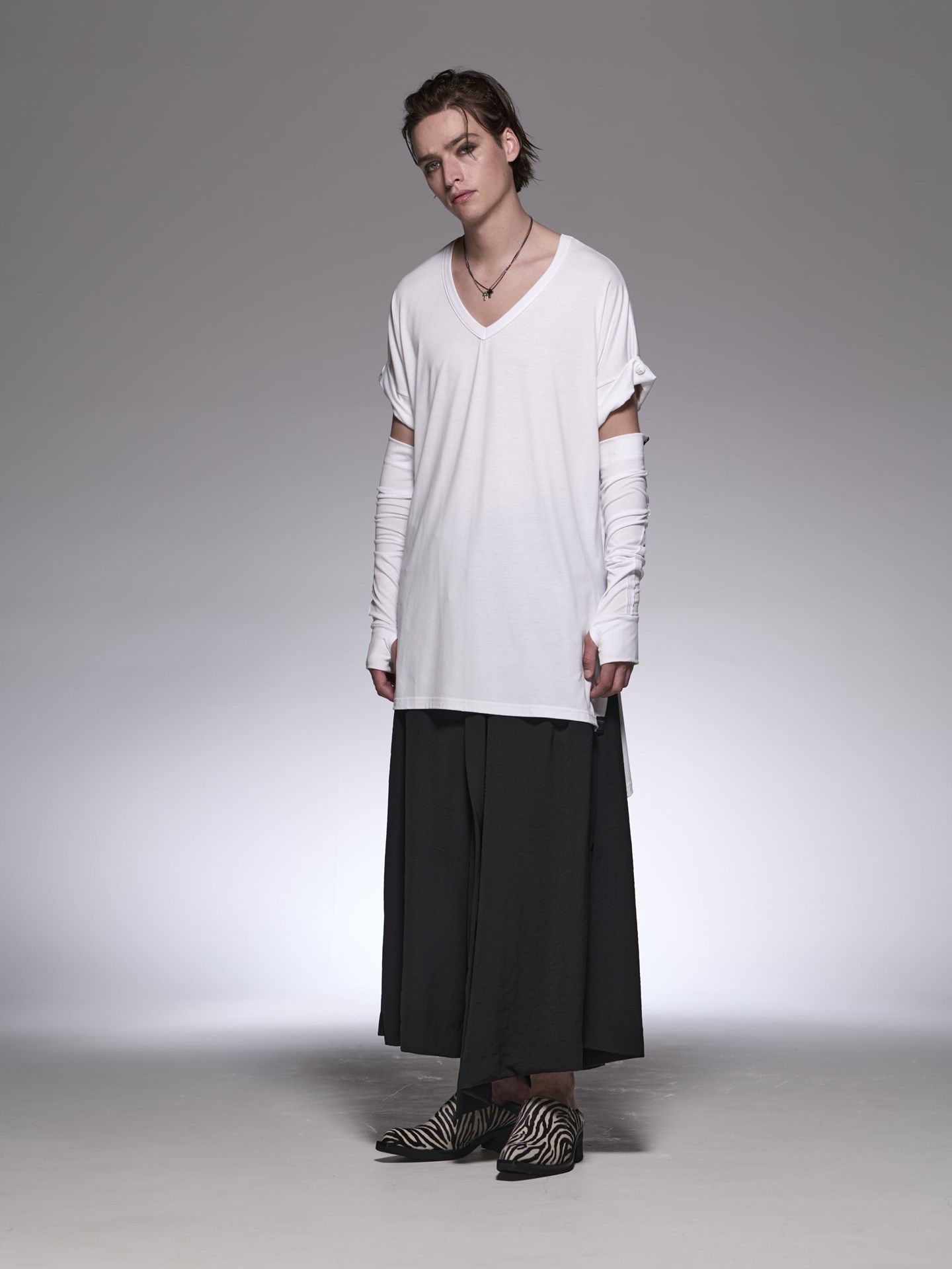 《予約品6/17締め》 Flare V-Neck T-Shirt / フレアVネックTシャツ / ホワイト