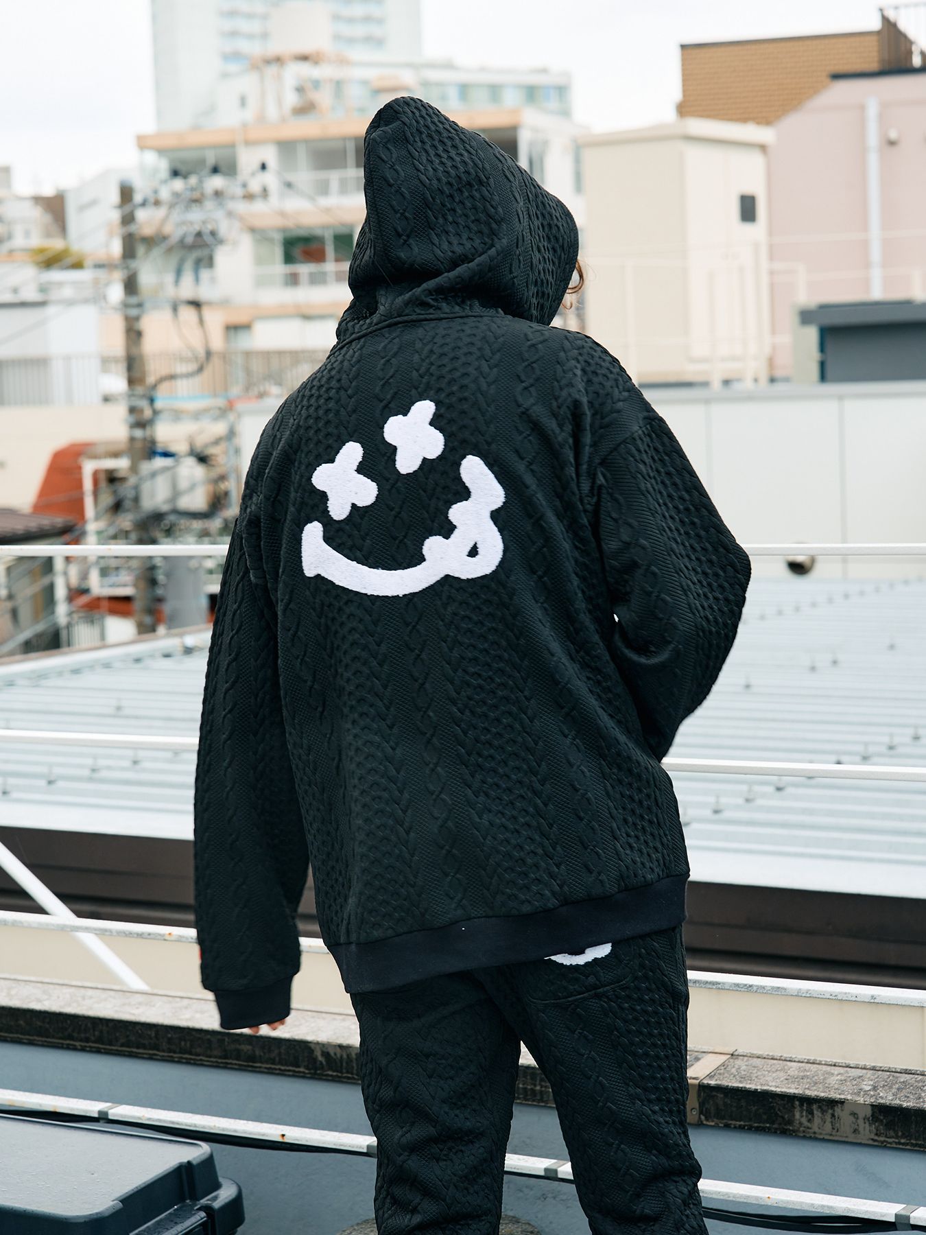 【予約品 5月8日(木) AM10時 締切】  ケーブルジャガードダブルフェイス サガラ刺繍ジップパーカー / ブラック